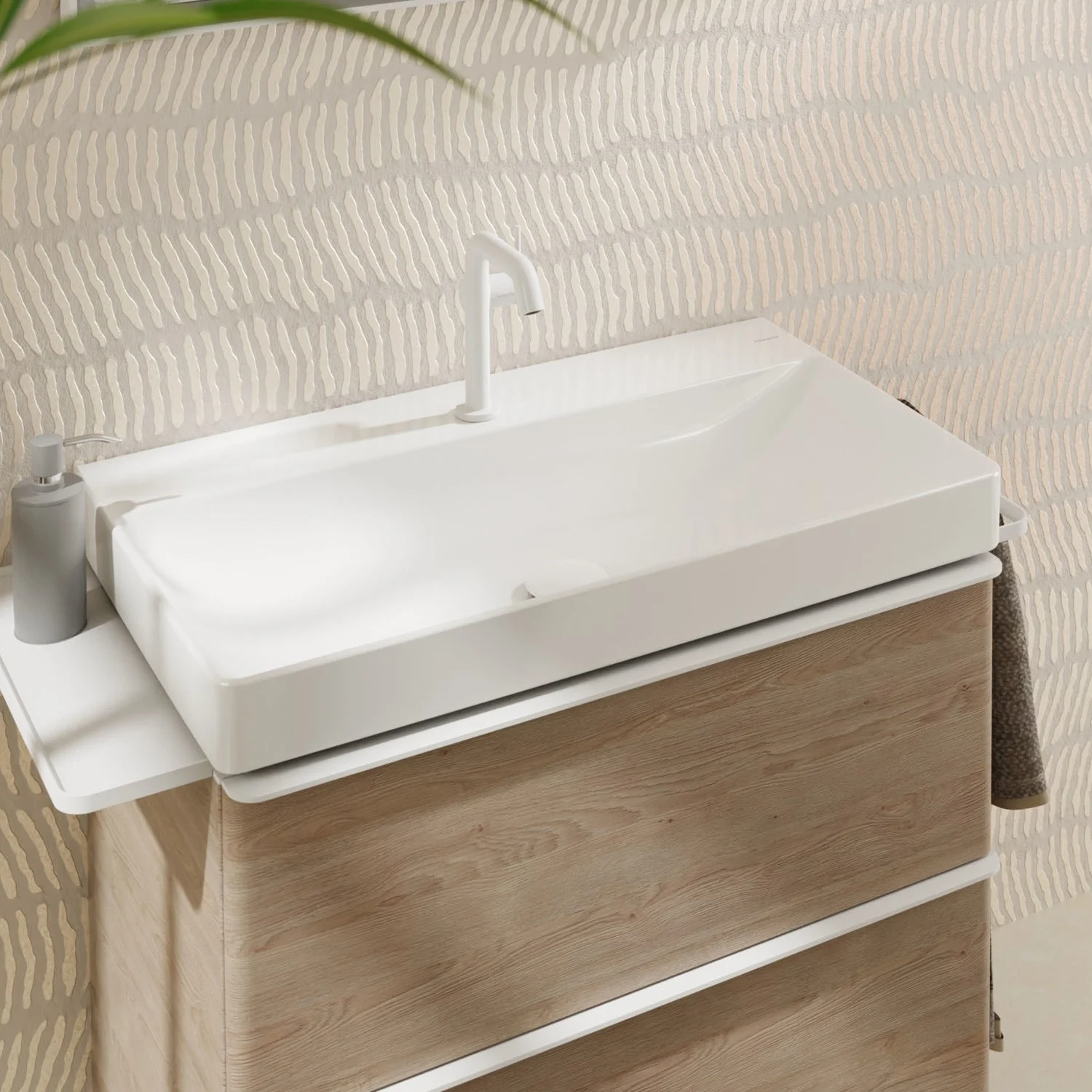 Zbliżenie umywalki z drewnianą szafką, hansgrohe
