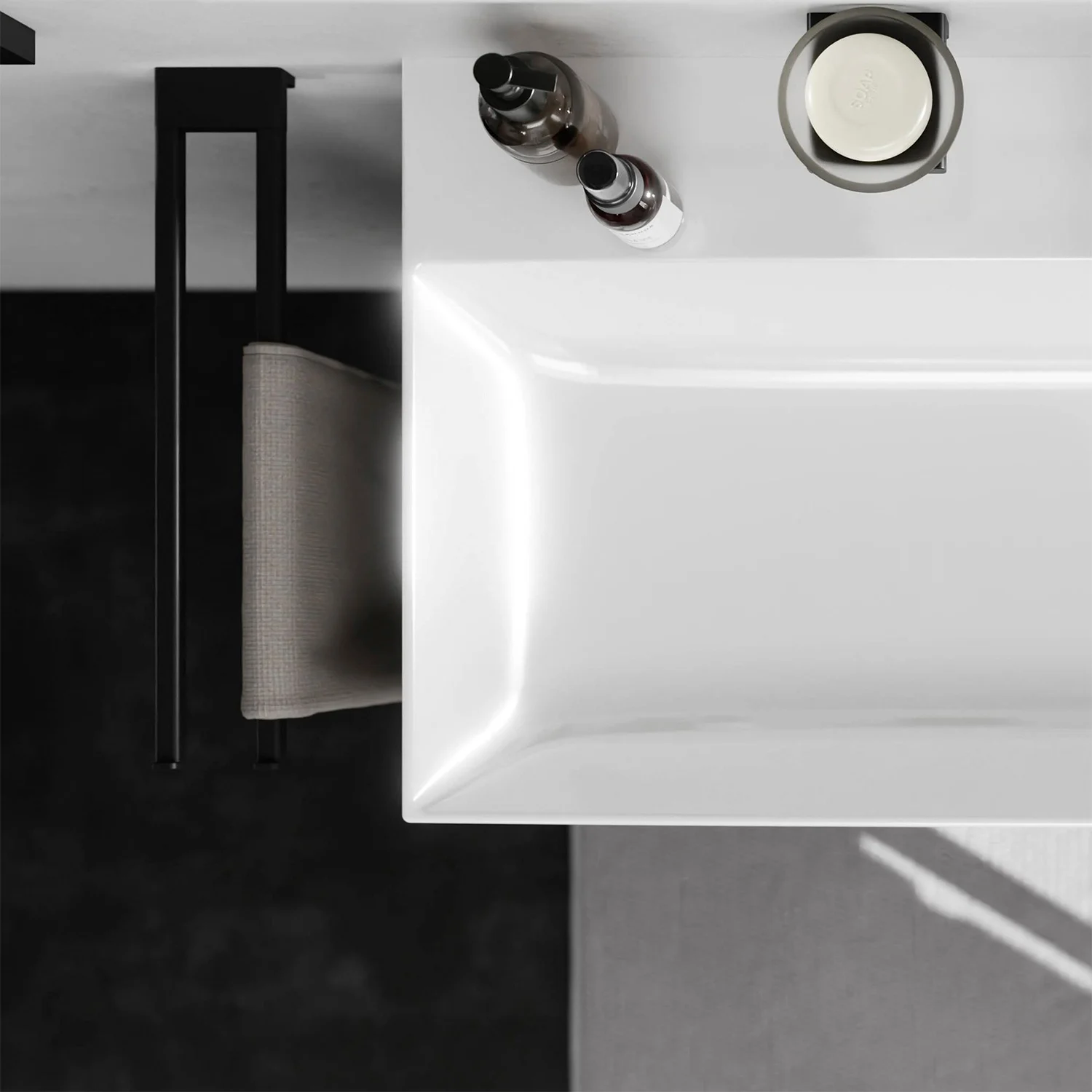 Widok z góry na białą umywalkę w łazience, hansgrohe