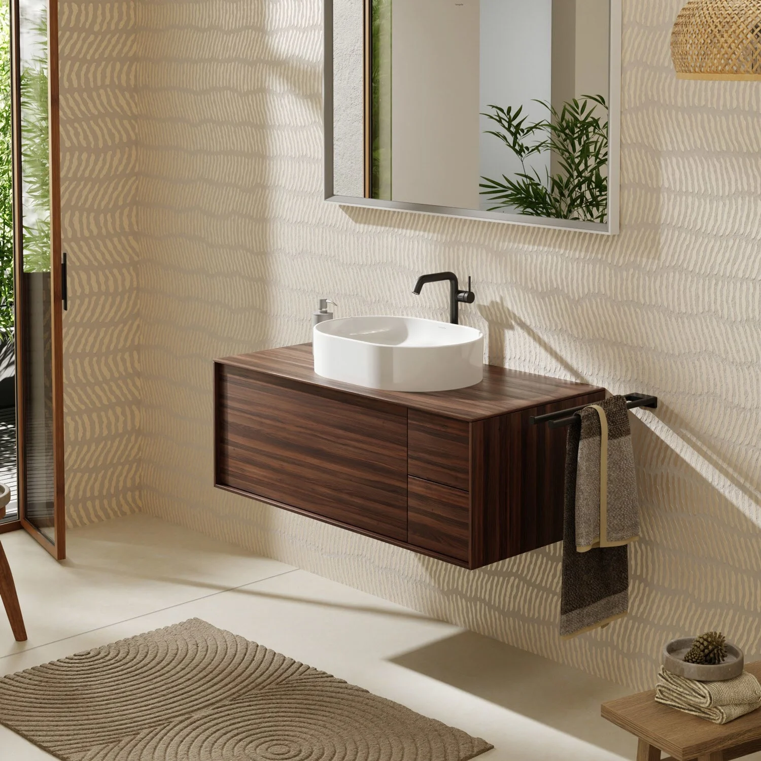 Łazienka z okrągłą umywalką nablatową, hansgrohe