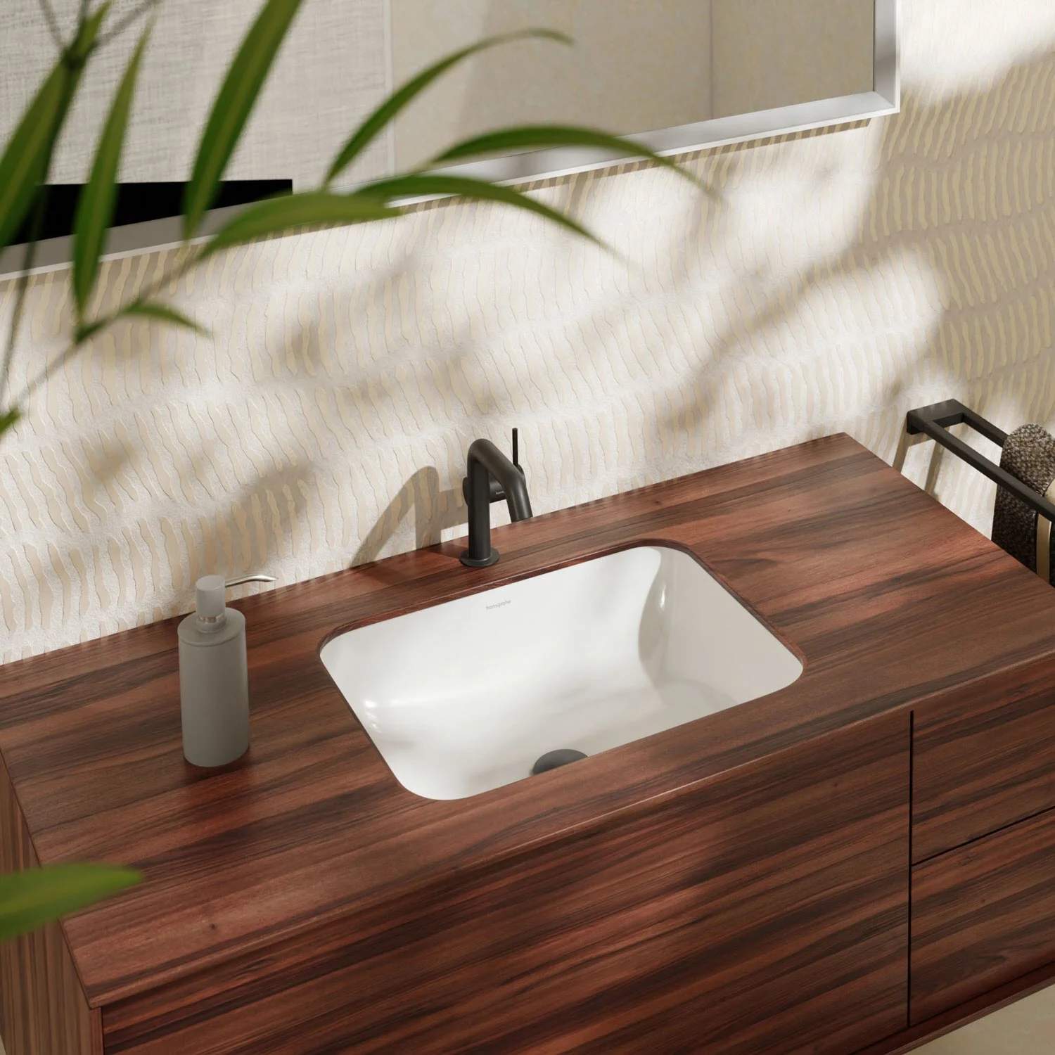 Umywalka podblatowa zintegrowana z drewnianym blatem, hansgrohe