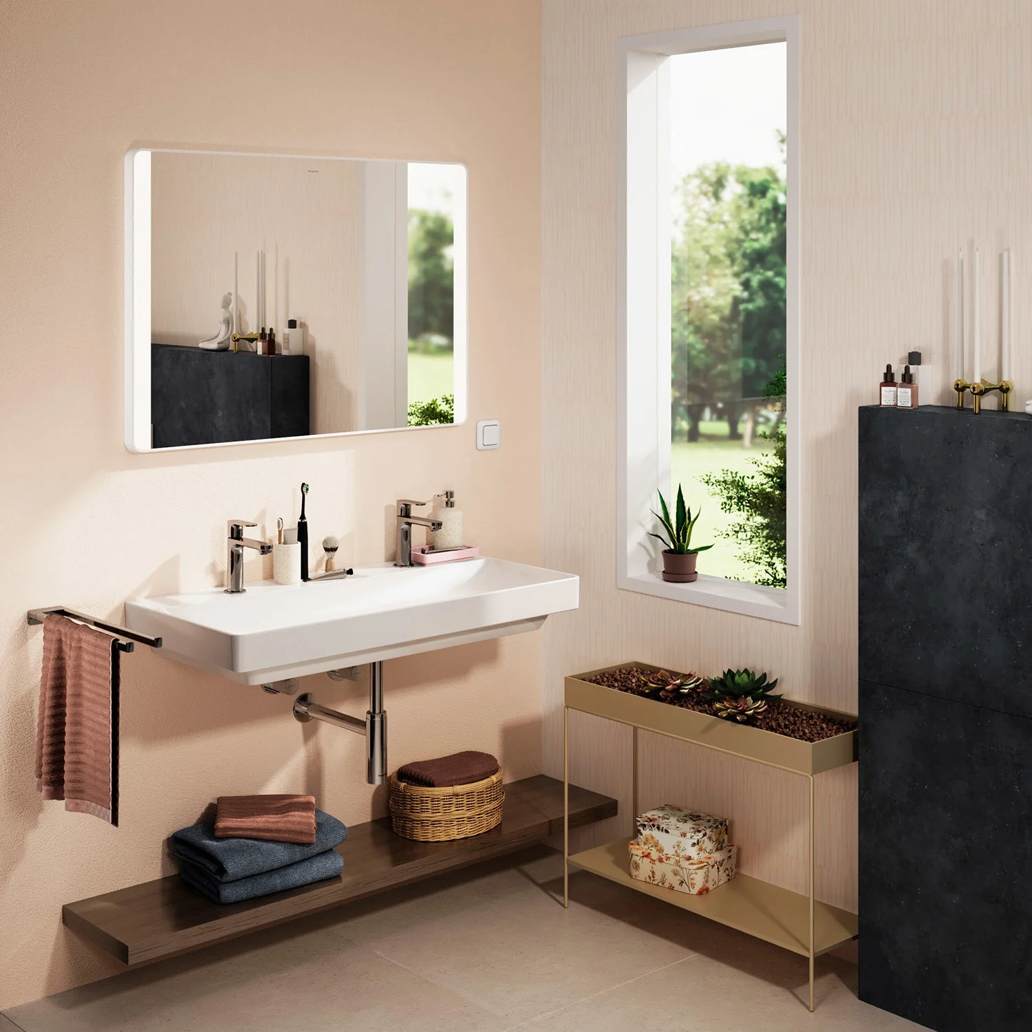 Łazienka z dużym lustrem i umywalką, hansgrohe