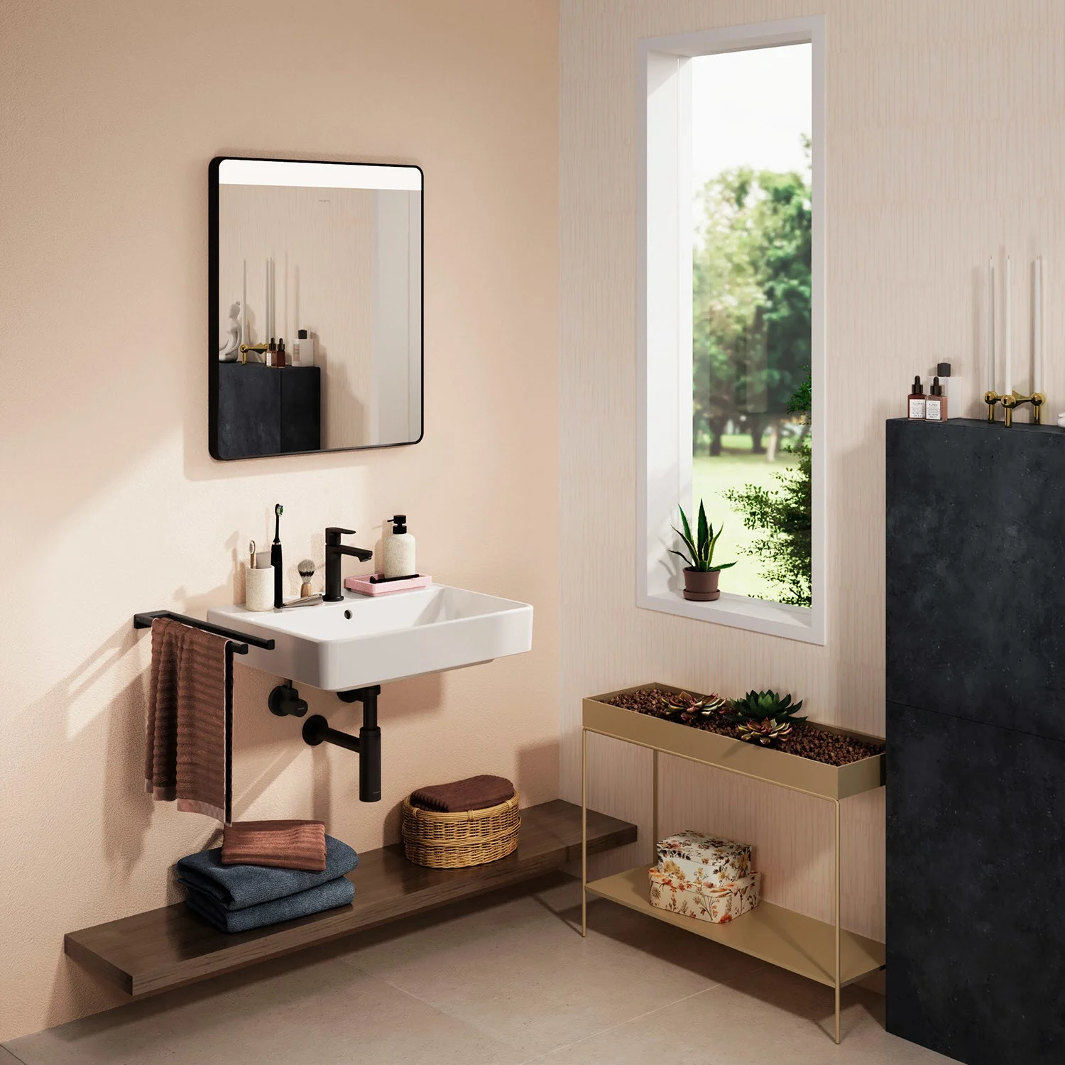 Łazienka z dużym kwadratowym lustrem, hansgrohe