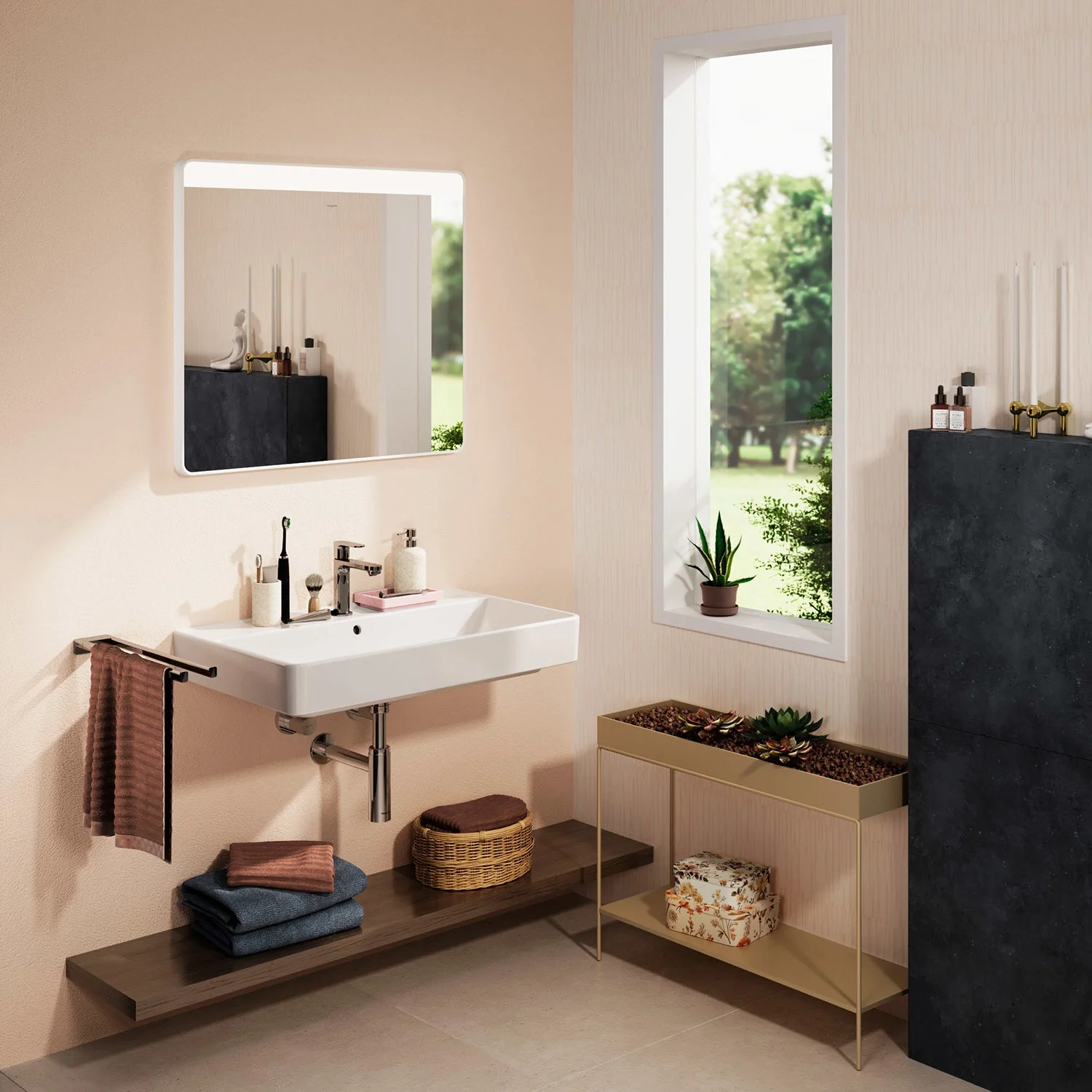 Łazienka z dużym kwadratowym lustrem, hansgrohe
