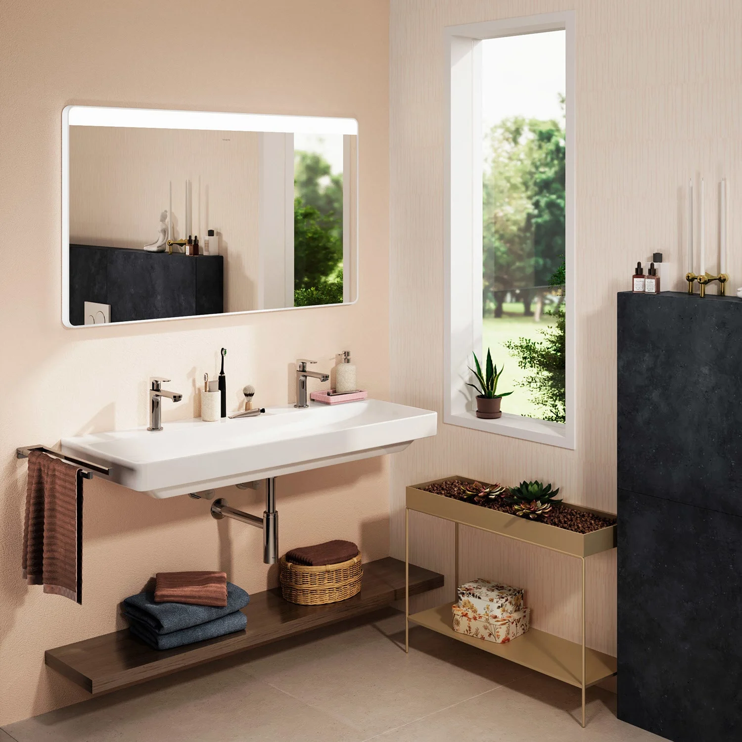 Łazienka z dużym prostokątnym lustrem, hansgrohe
