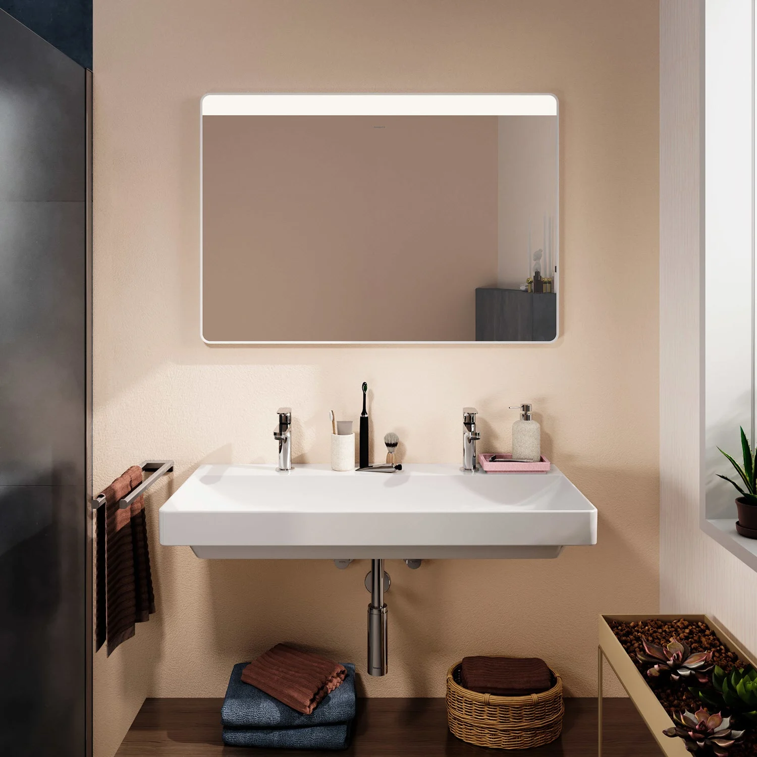 Umywalka z dużym prostokątnym lustrem w łazience, hansgrohe