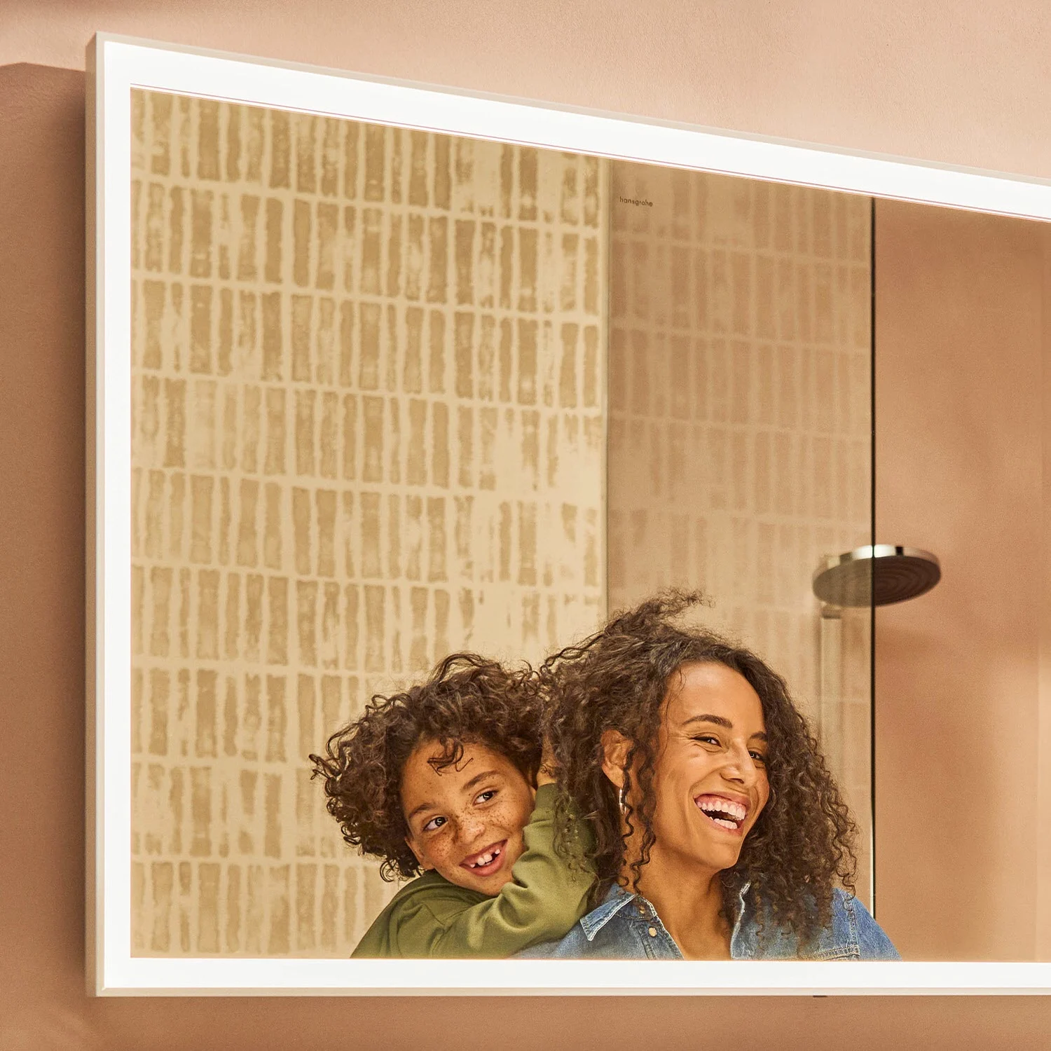 Prostokątne lustro z oświetleniem w łazience, hansgrohe
