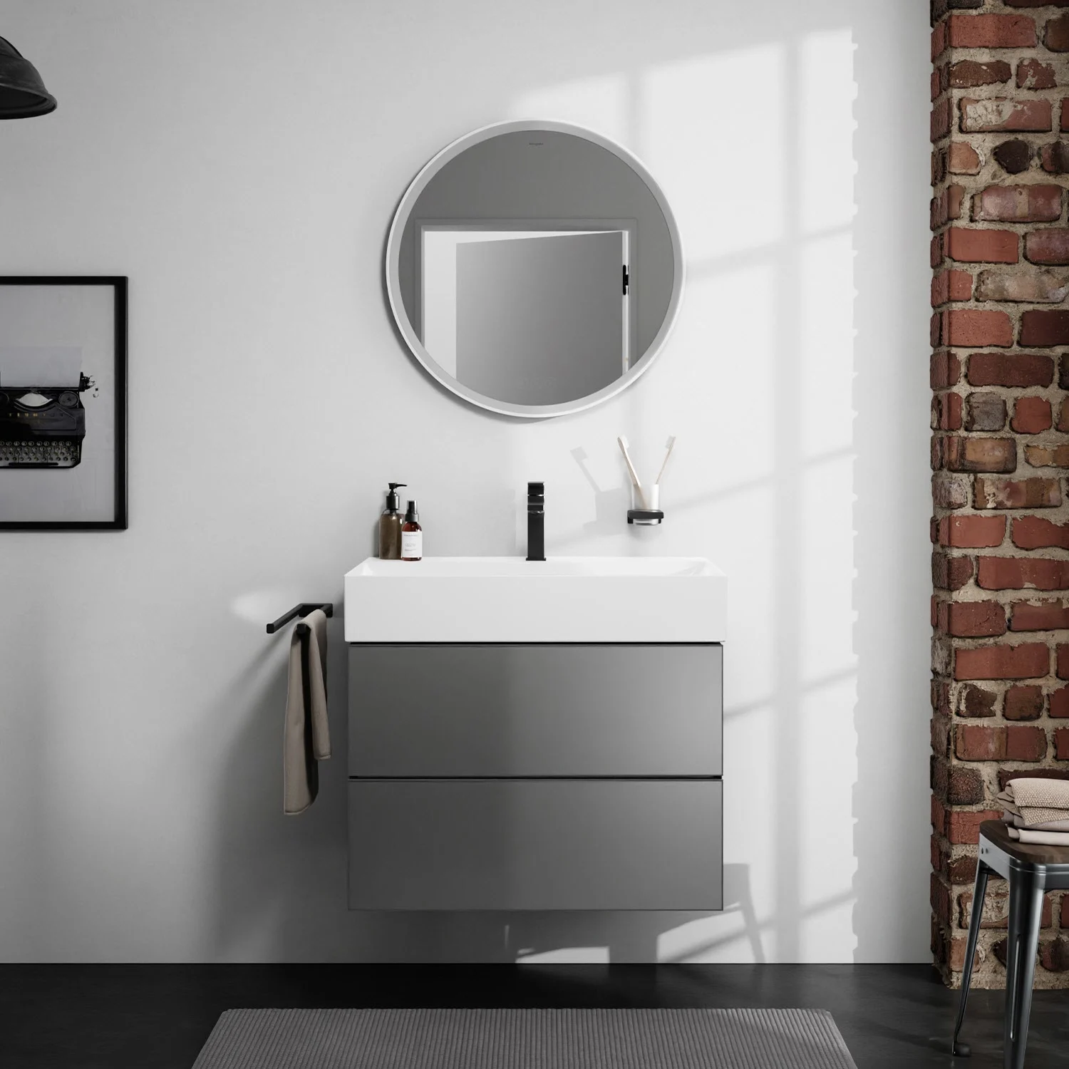 Łazienka z okrągłym lustrem i umywalką, hansgrohe