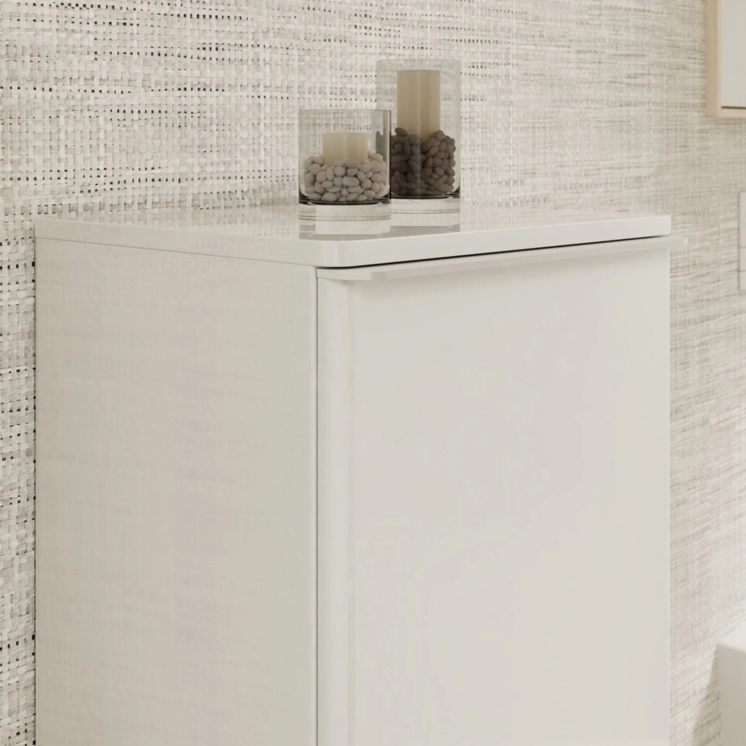 Zbliżenie białej błyszczącej szafki w łazience, hansgrohe