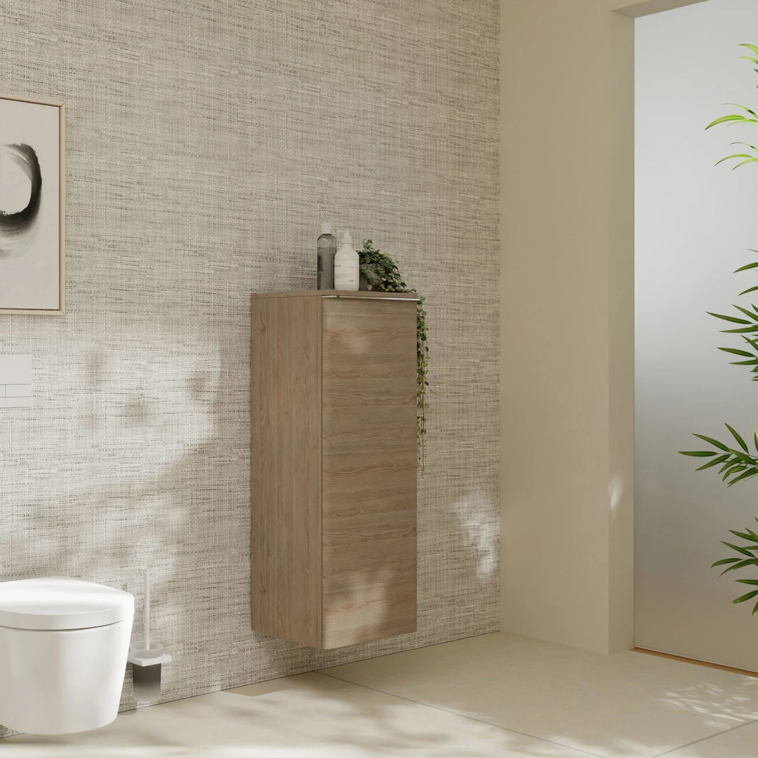 Wysoka szafka w łazience z jasnym drewnem, hansgrohe