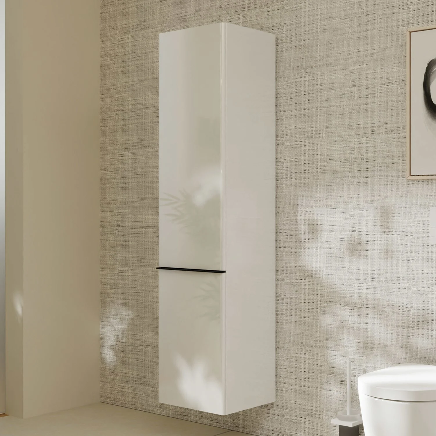 Biała wysoka szafka w łazience, hansgrohe