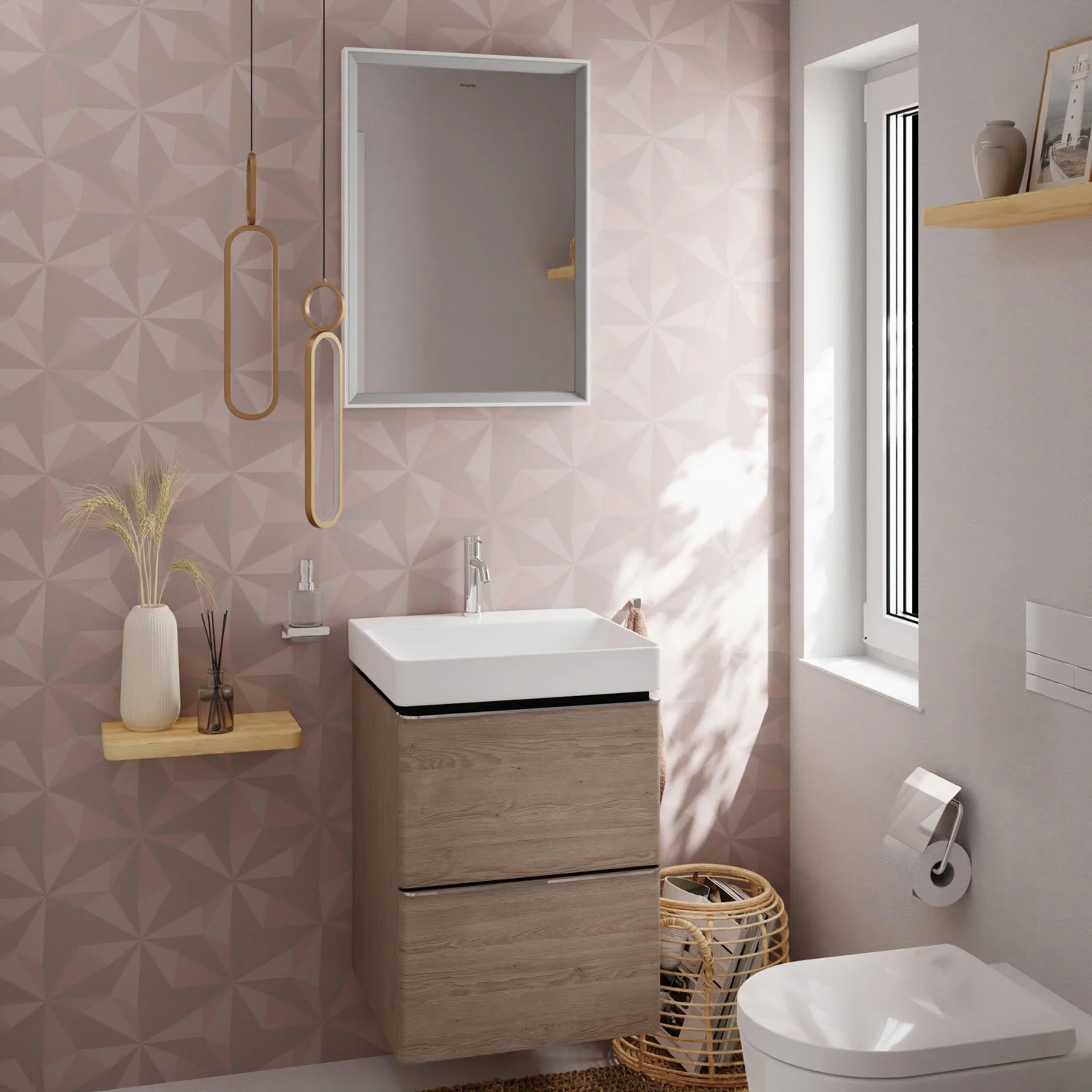Łazienka z jasną szafką pod umywalkę i lustrem, hansgrohe