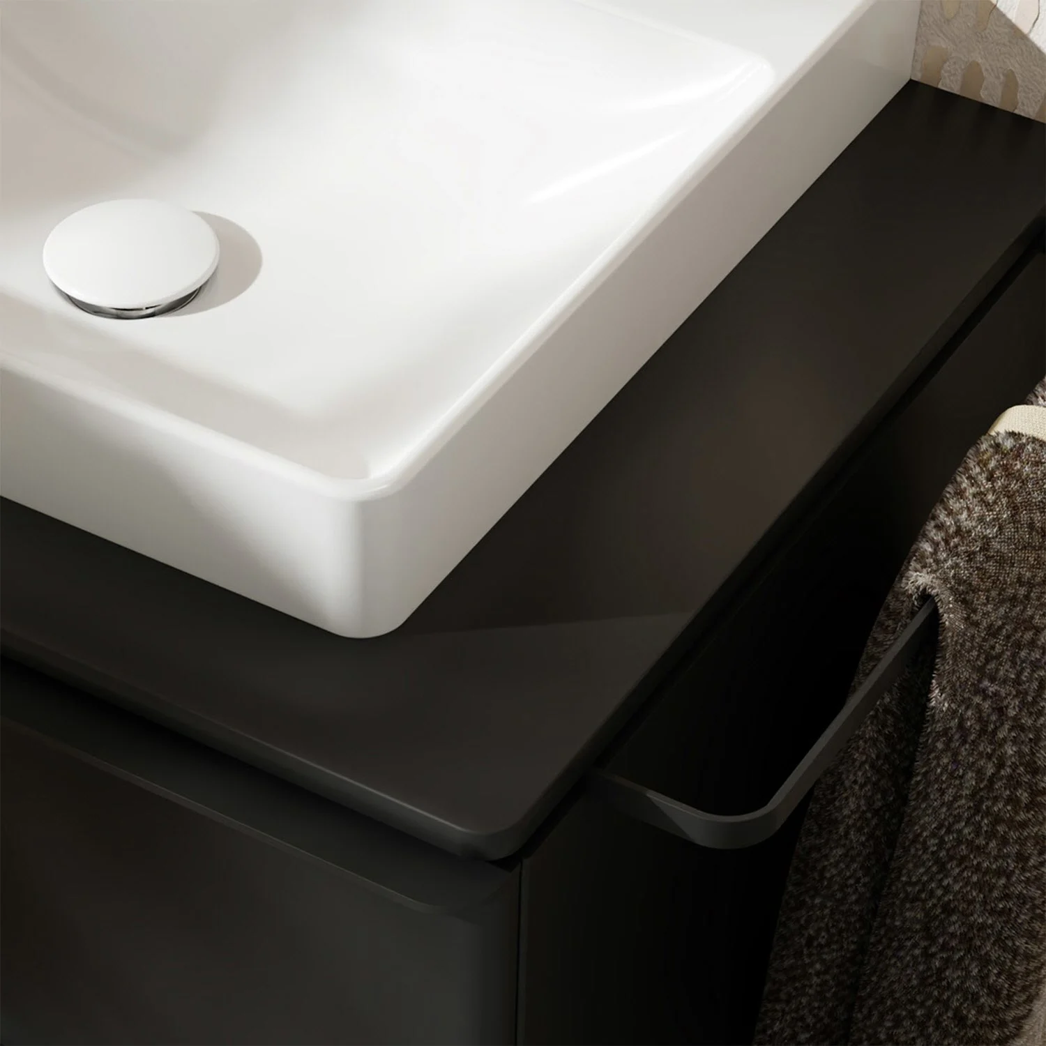 Zbliżenie szafki pod umywalkę z ciemną powierzchnią, hansgrohe