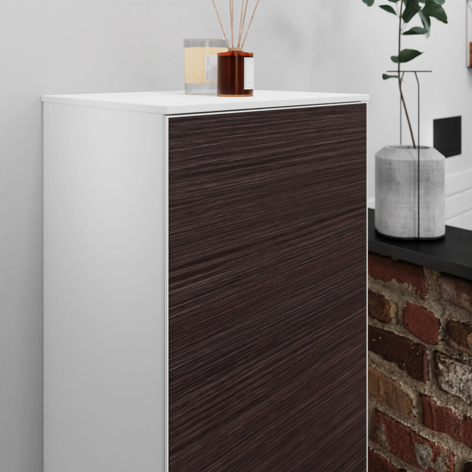 Nowoczesna szafka z ciemną powierzchnią drewnianą, hansgrohe