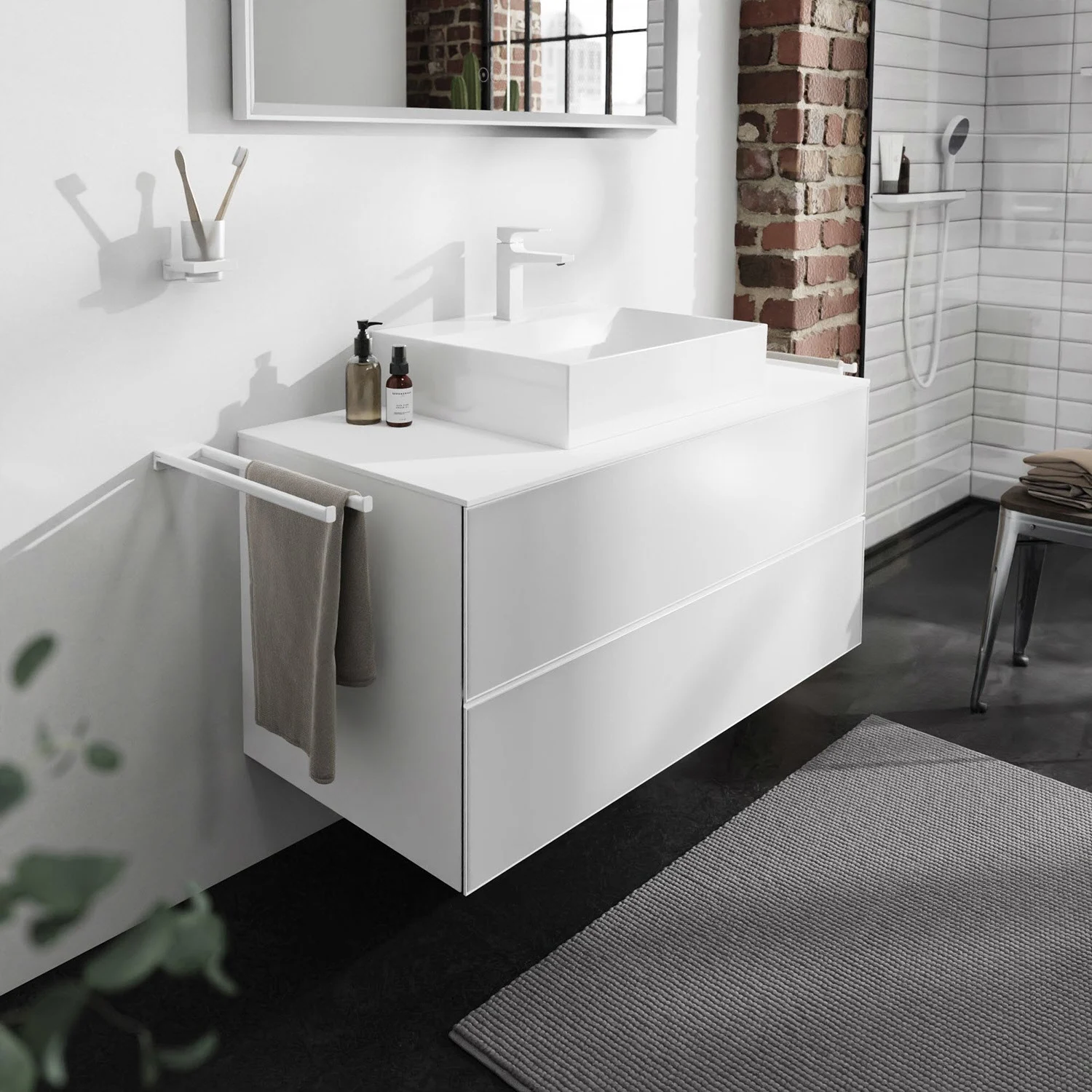 Biała konsola umywalkowa w nowoczesnej łazience, hansgrohe