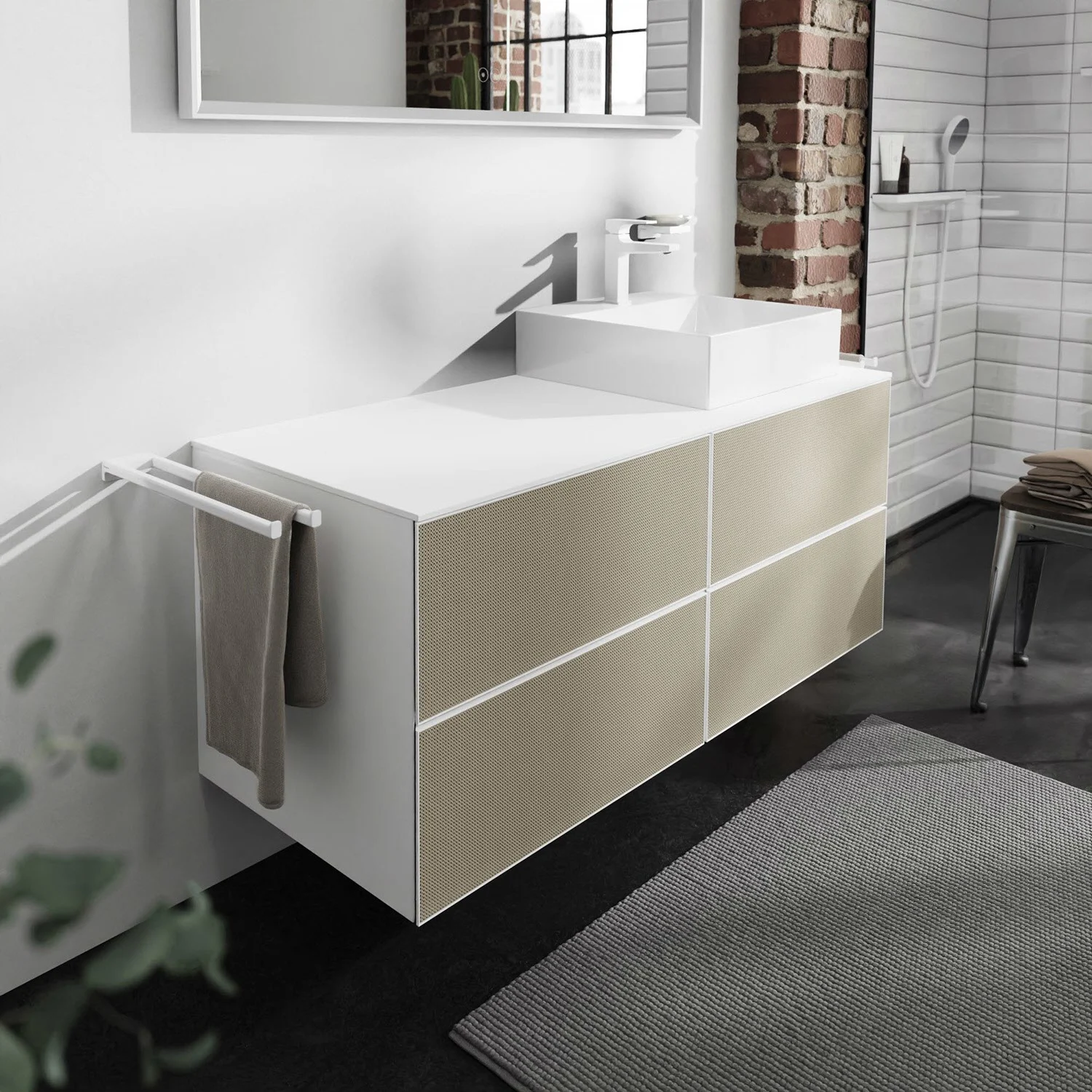 Pojedyncza umywalka z białymi armaturami w łazience, hansgrohe