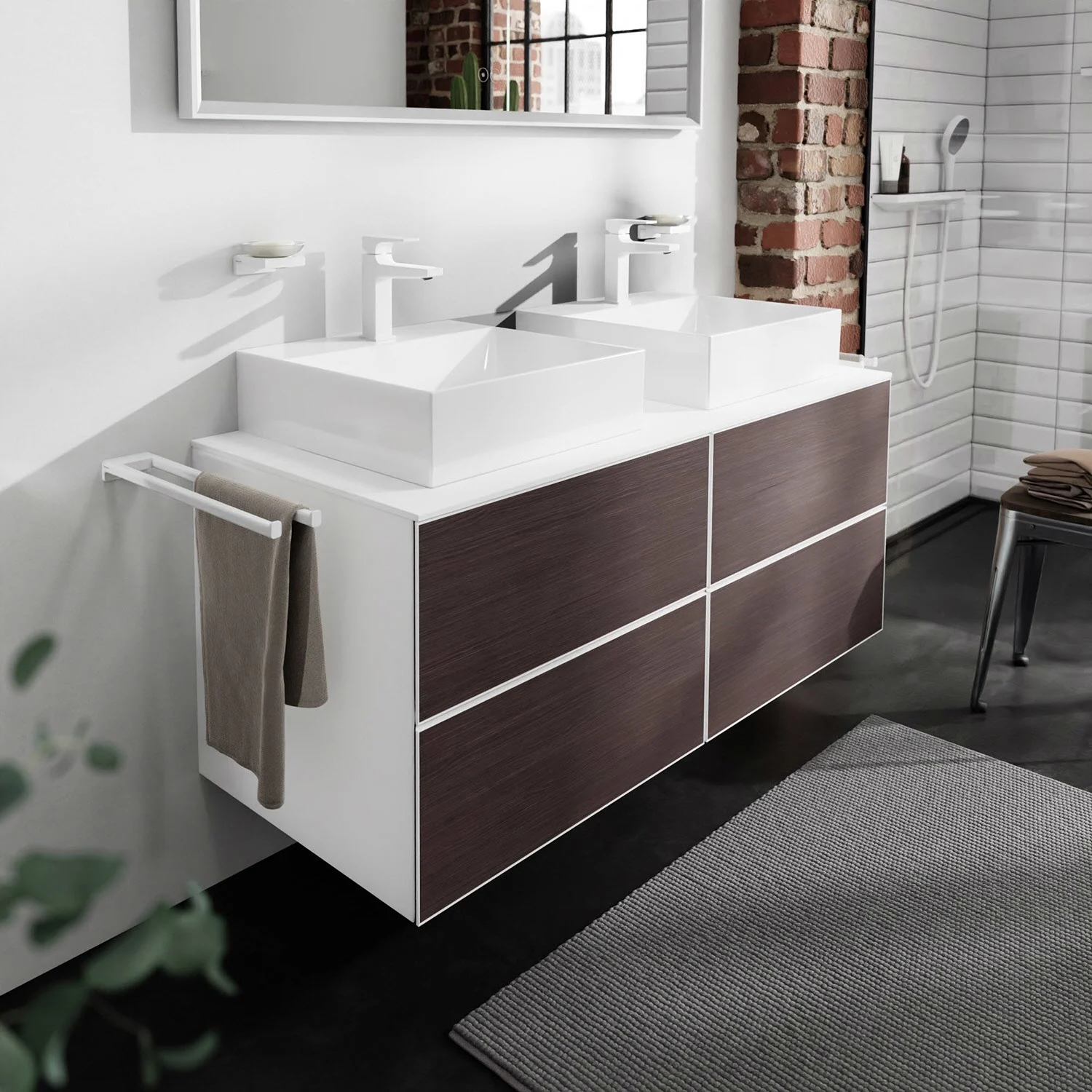 Podwójna umywalka z białymi armaturami w łazience, hansgrohe