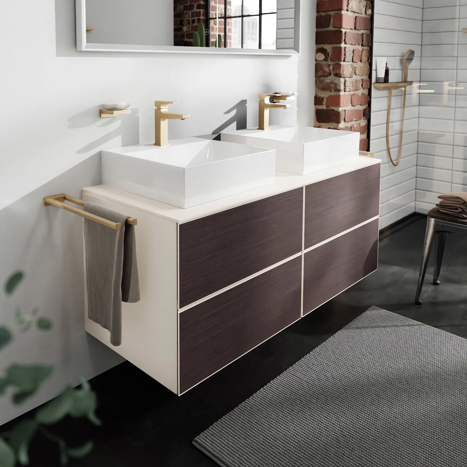Zbliżenie na podwójną umywalkę w łazience, hansgrohe
