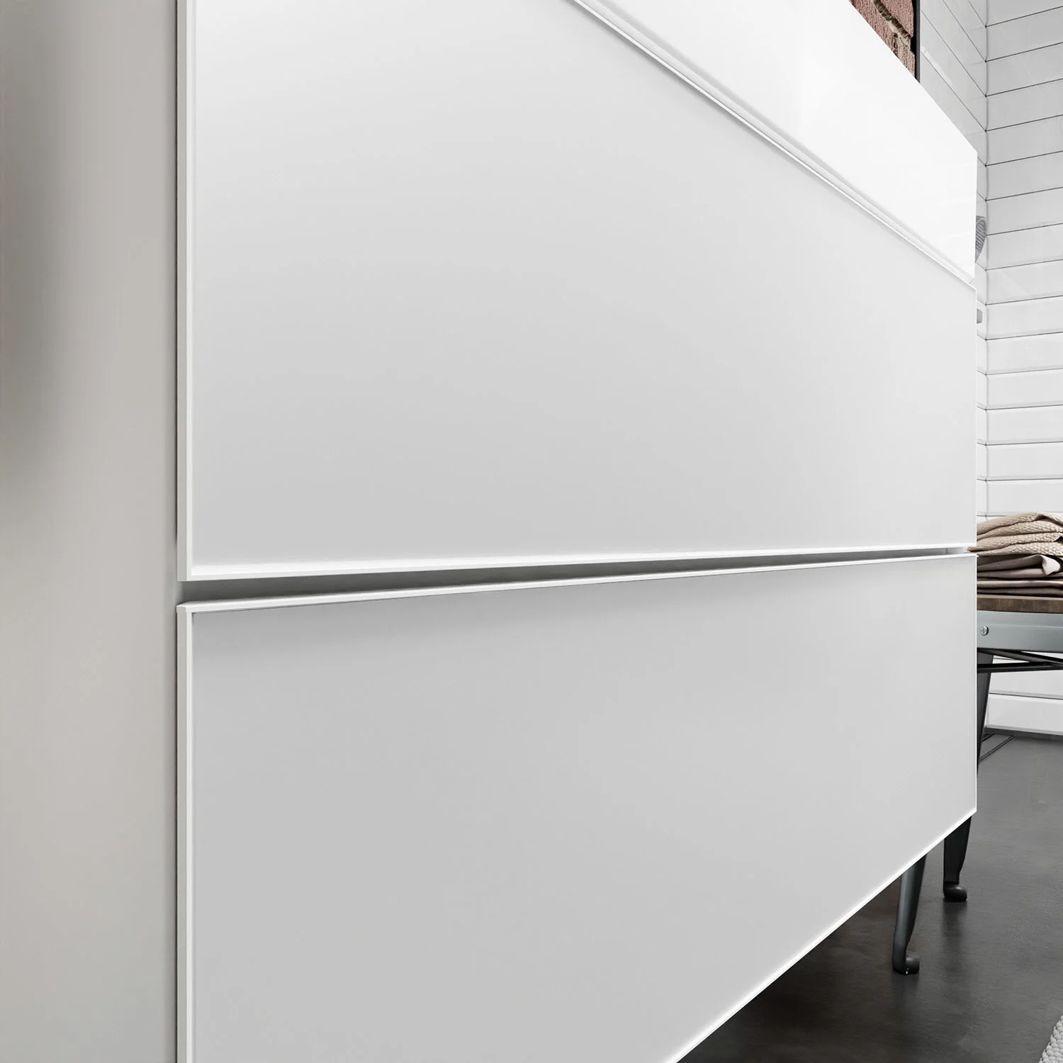 Zbliżenie białej szafki pod umywalkę, hansgrohe