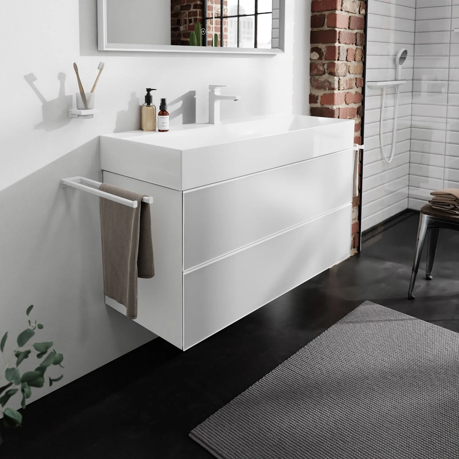 Biała szafka pod umywalkę w nowoczesnej łazience, hansgrohe