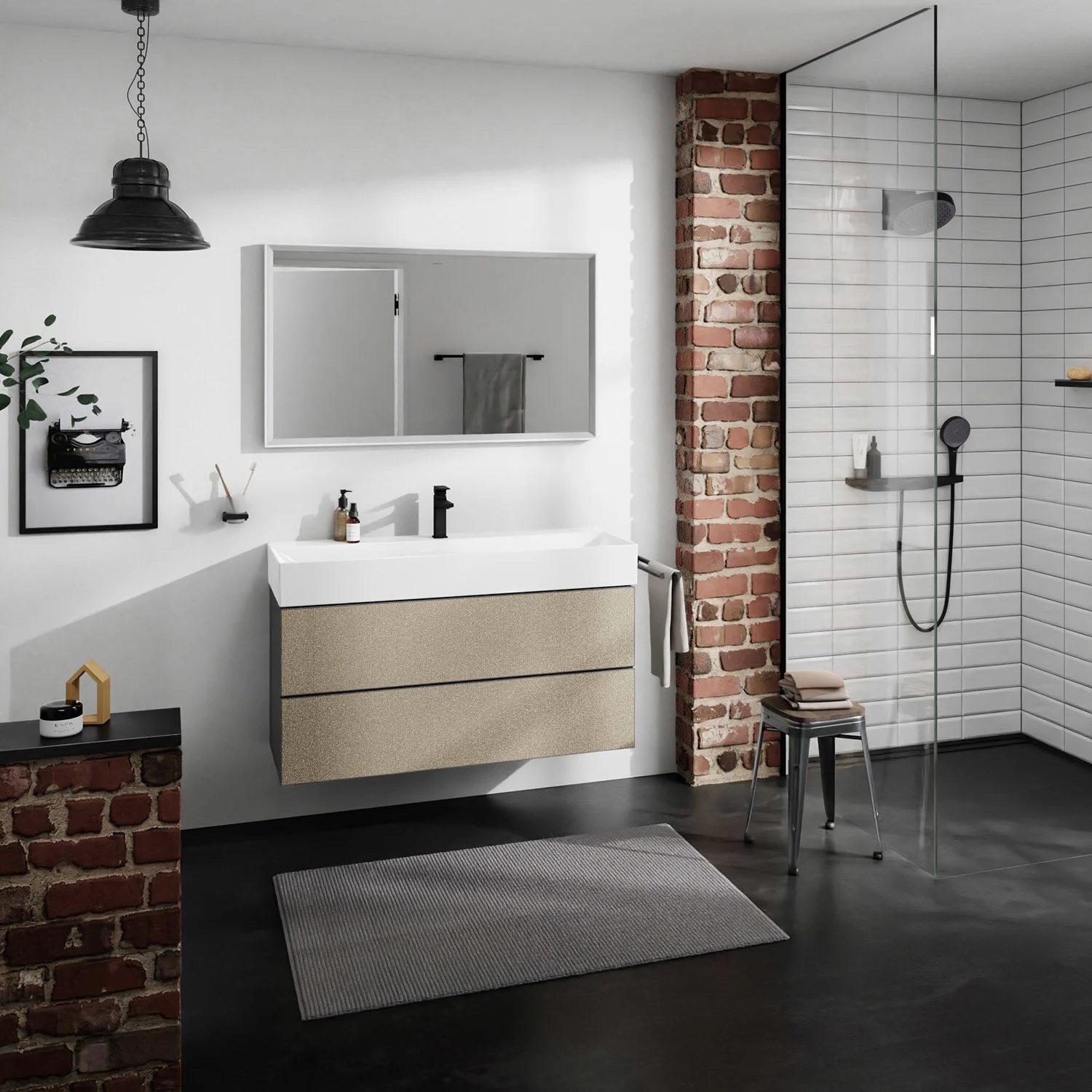 Łazienka z jasną szafką pod umywalkę i lustrem, hansgrohe