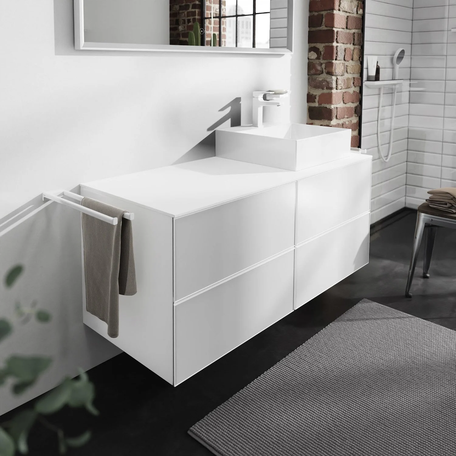 Łazienka z białą szafką pod umywalkę, hansgrohe