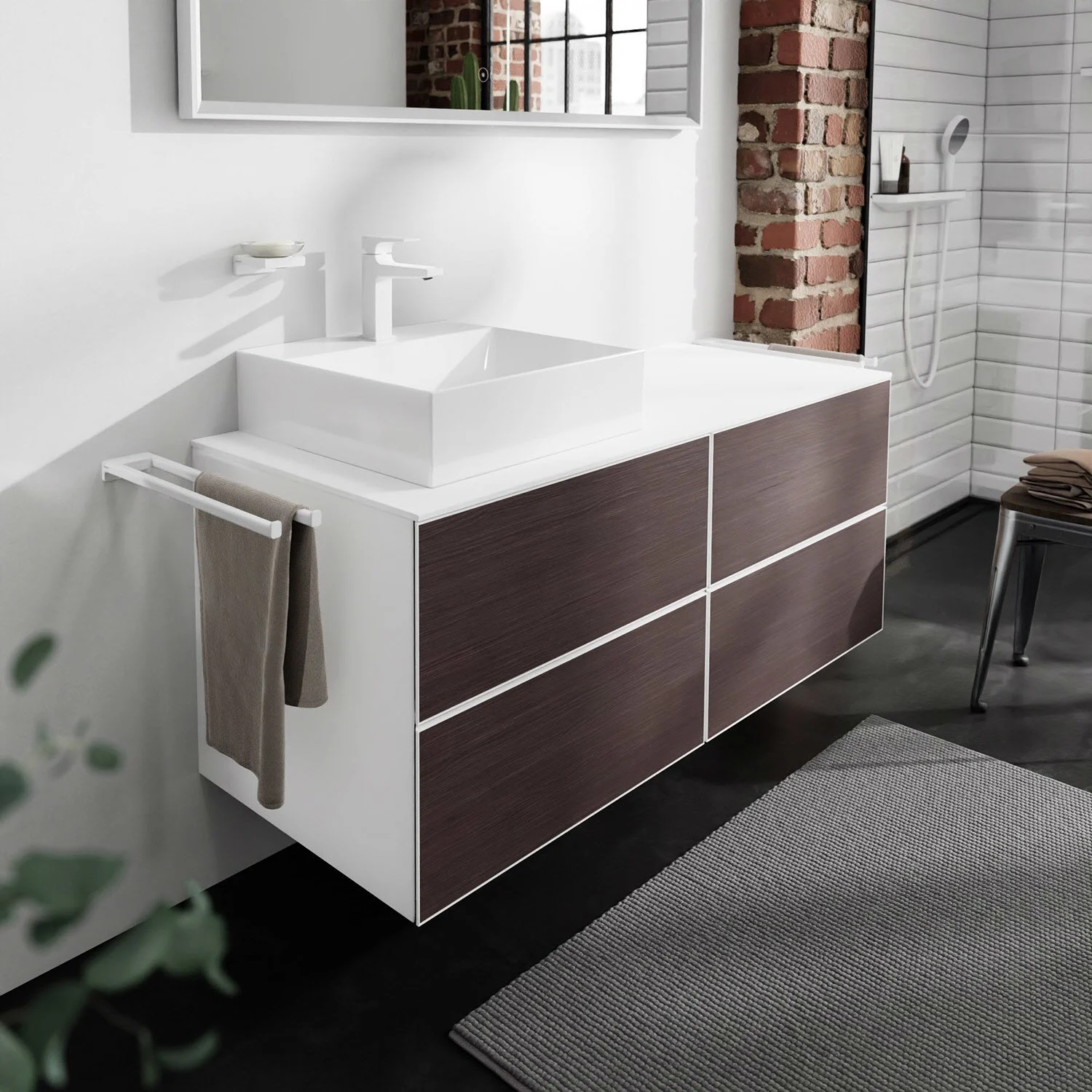 Szafka pod umywalkę w łazience z ciemnym frontem, hansgrohe