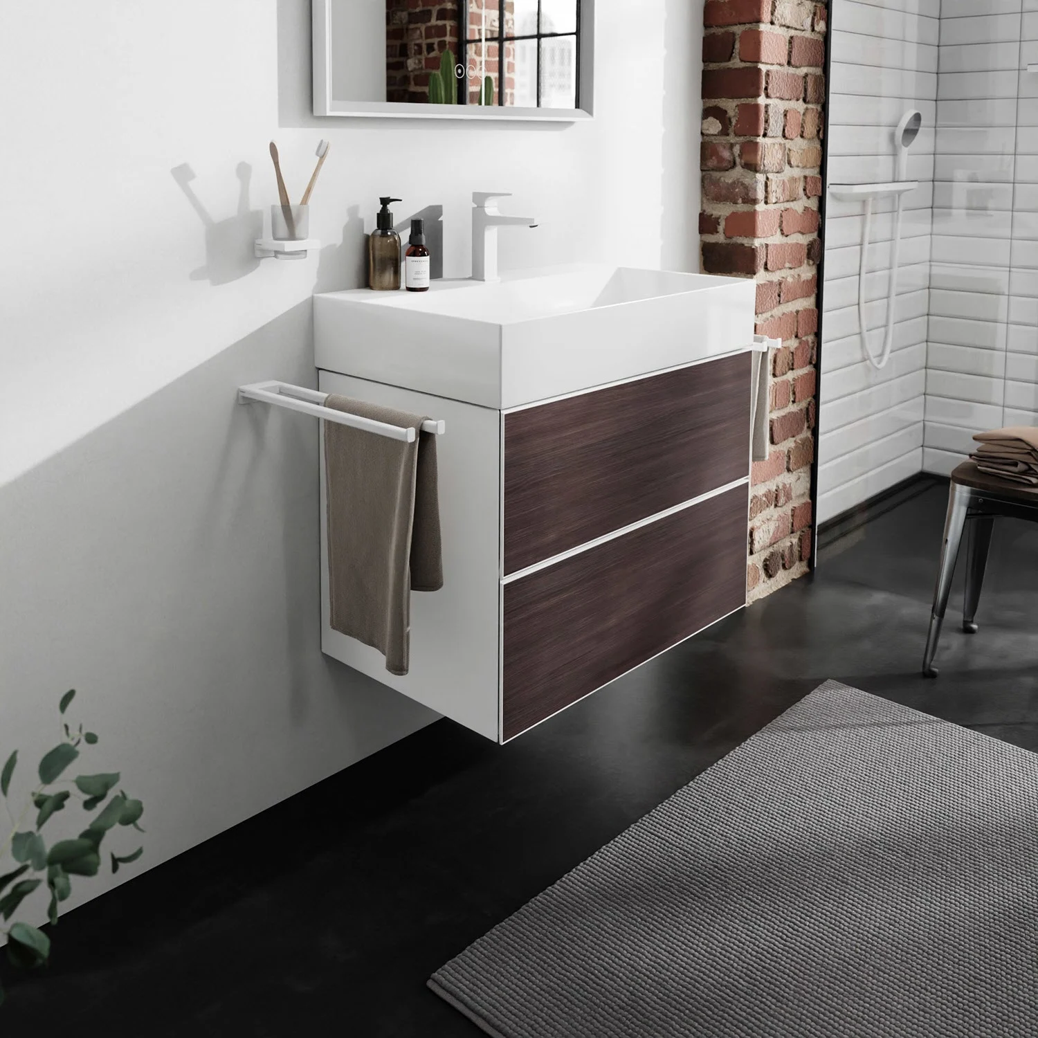 Szafka pod umywalkę w ciemnym drewnie w łazience, hansgrohe