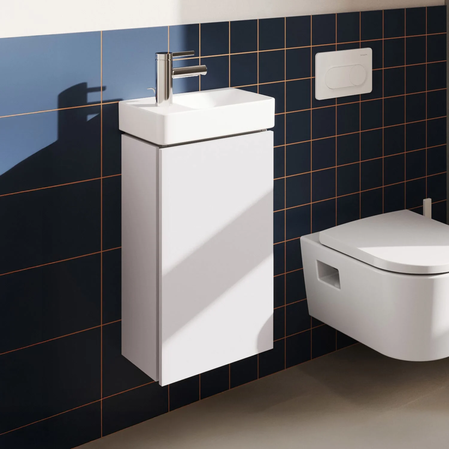 Szafka podumywalkowa Hansgrohe Xilesa E 34 cm z 1 drzwiami, zawiasy po lewej stronie