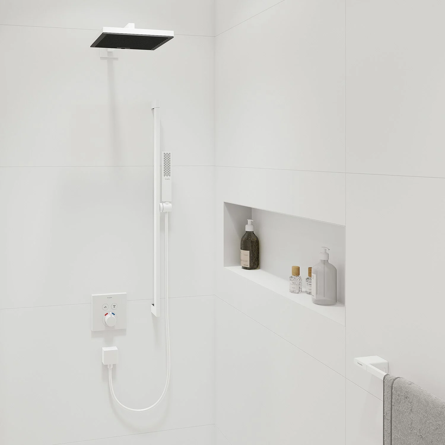 Nowoczesny prysznic z wbudowaną półką i deszczownicą, hansgrohe