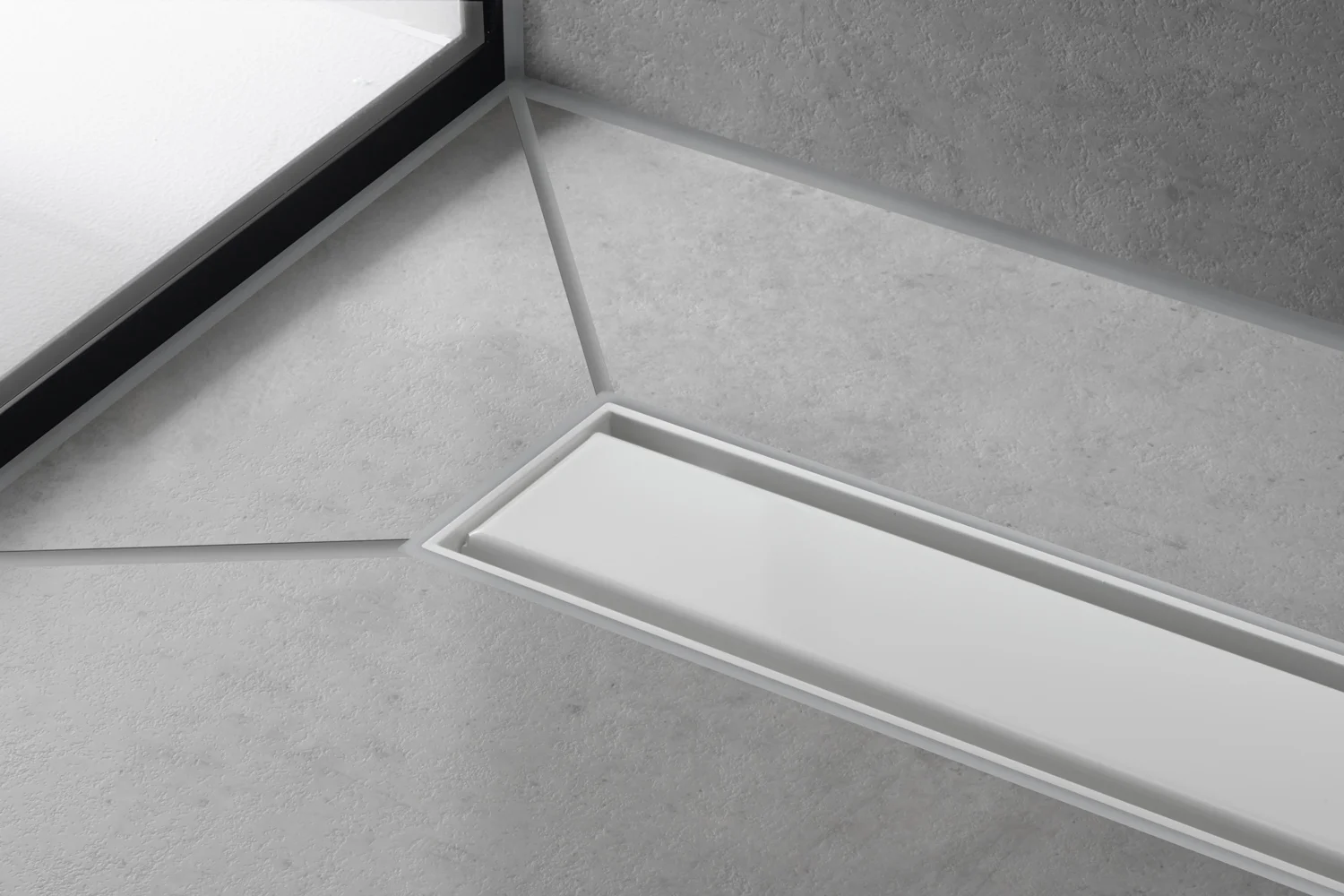 Szczegół odpływu prysznicowego w nowoczesnym otoczeniu prysznicowym, hansgrohe