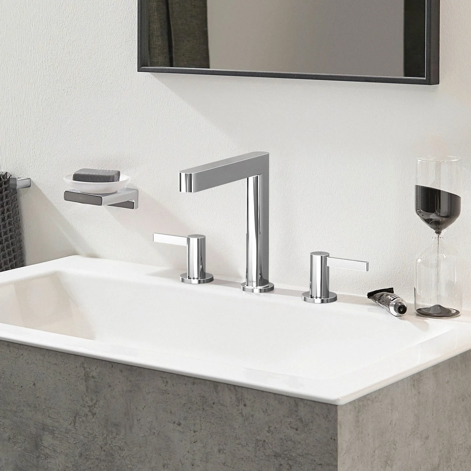 Umywalka z chromowaną baterią 3-otworową w łazience, hansgrohe