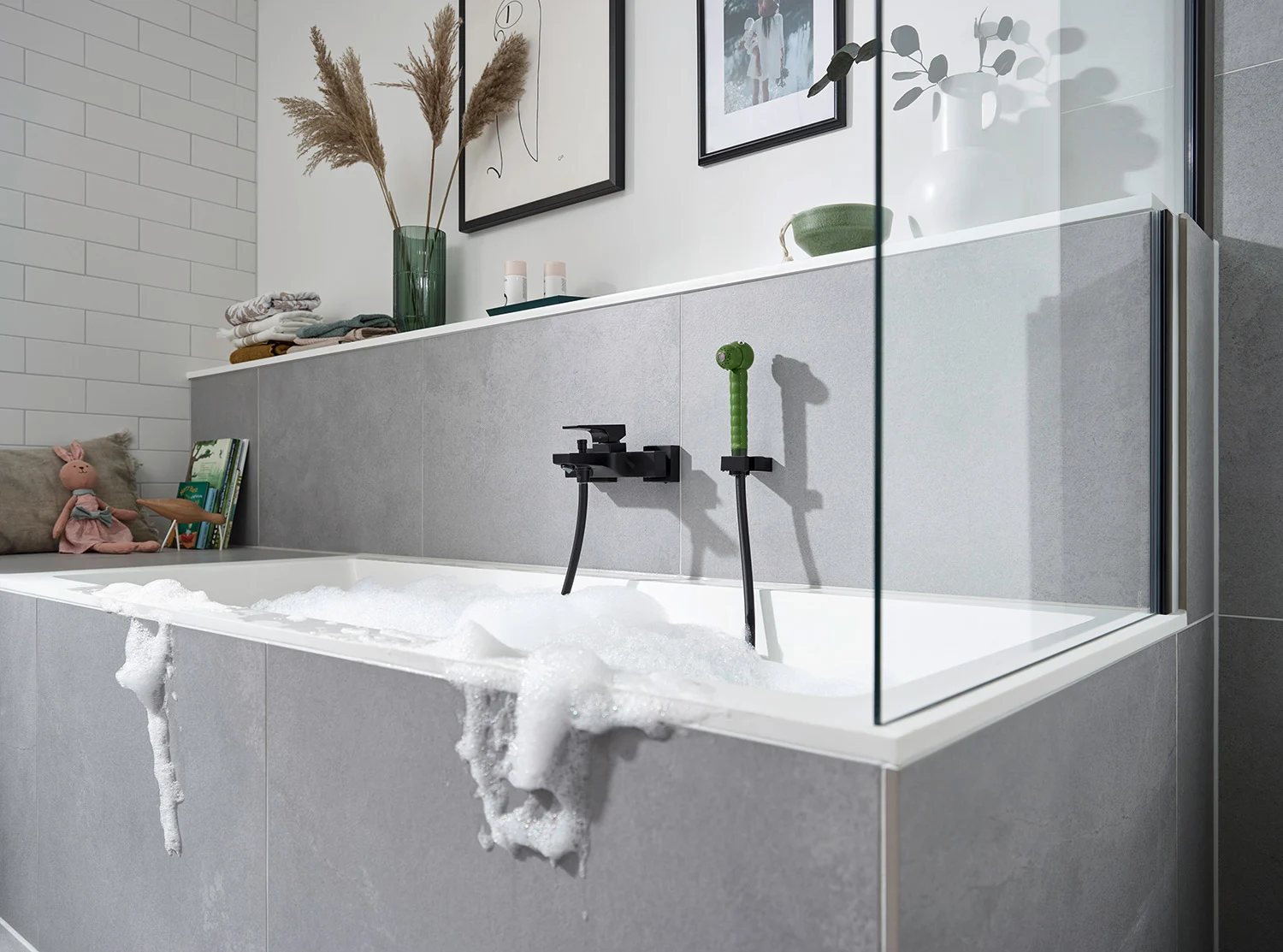 Łazienka z dziecięcą słuchawką prysznicową w kształcie krokodyla, hansgrohe