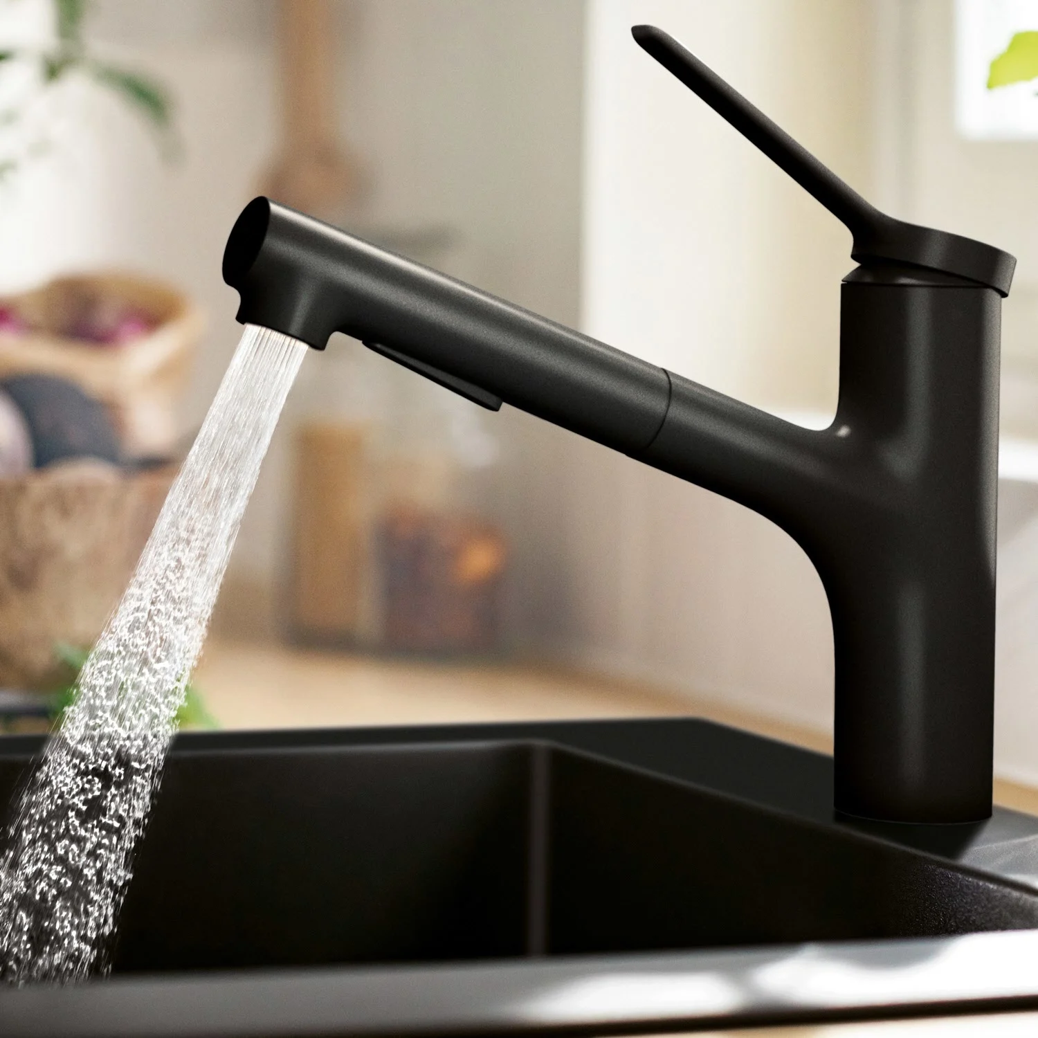 Czarna bateria kuchenna z wodą, hansgrohe