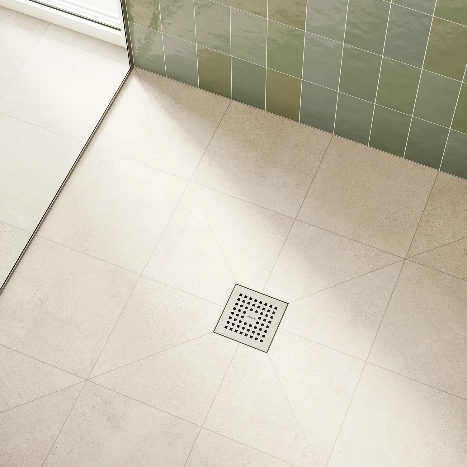 Kwadratowy odpływ punktowy w kafelkowym prysznicu, hansgrohe