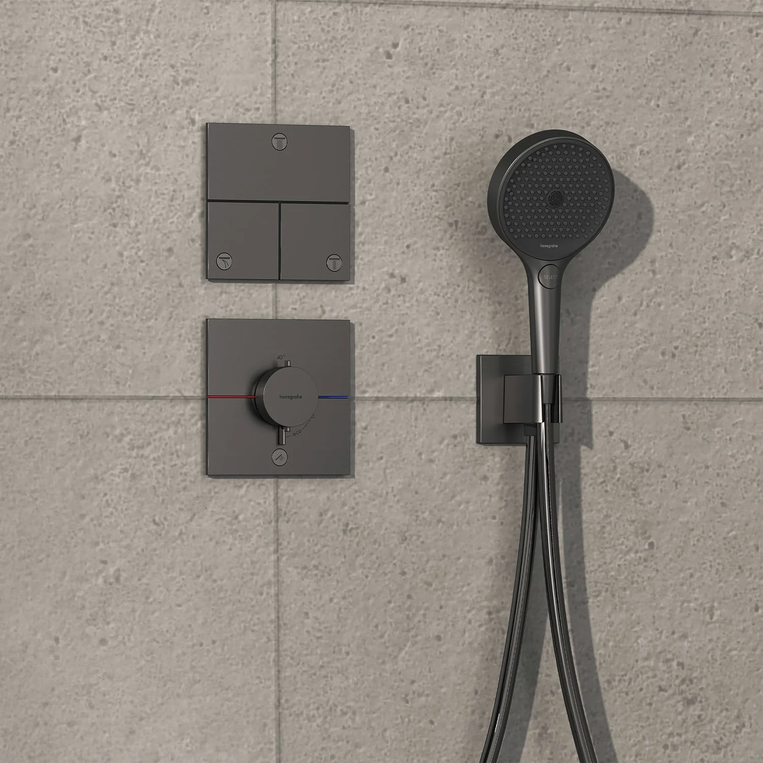 Ciemnoszary system prysznicowy na szarej ścianie, hansgrohe