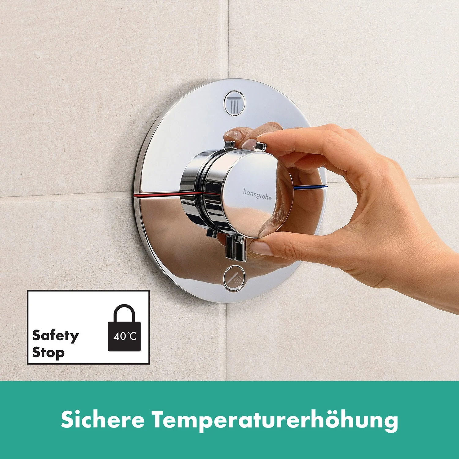 Zbliżenie termostatu na ścianie łazienki, hansgrohe