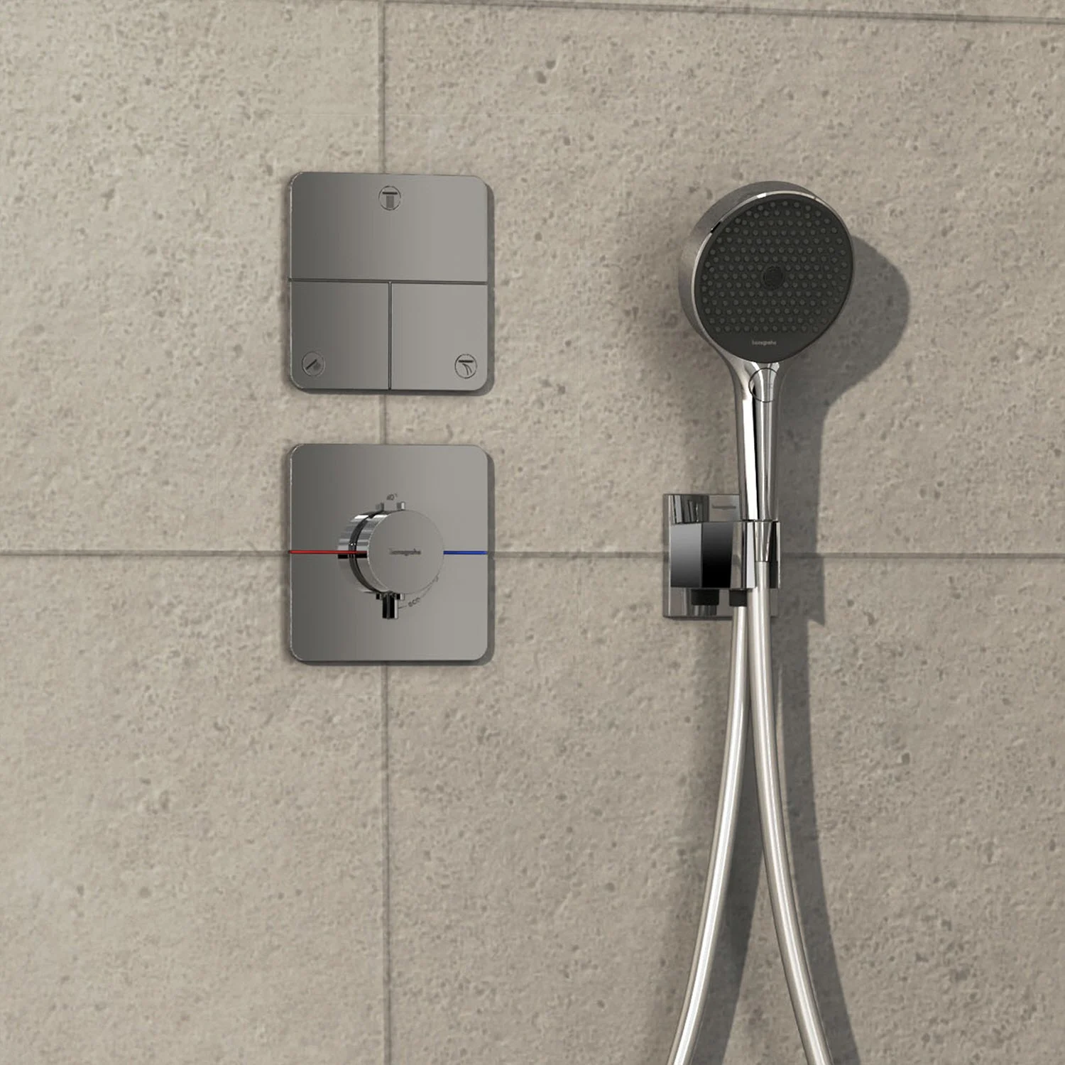 Chromowany system prysznicowy na ścianie łazienki, hansgrohe