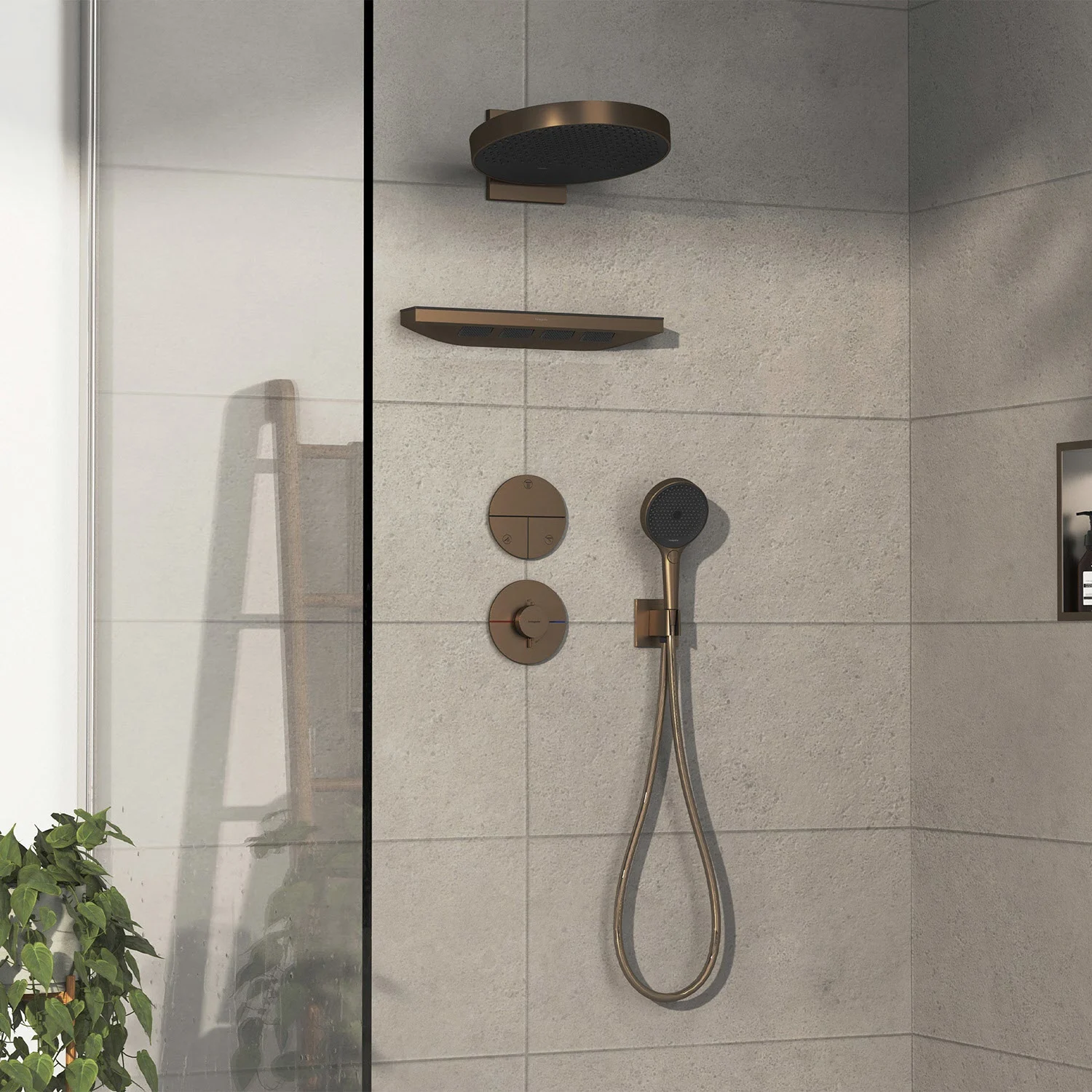 Brązowa armatura prysznicowa w nowoczesnej łazience, hansgrohe
