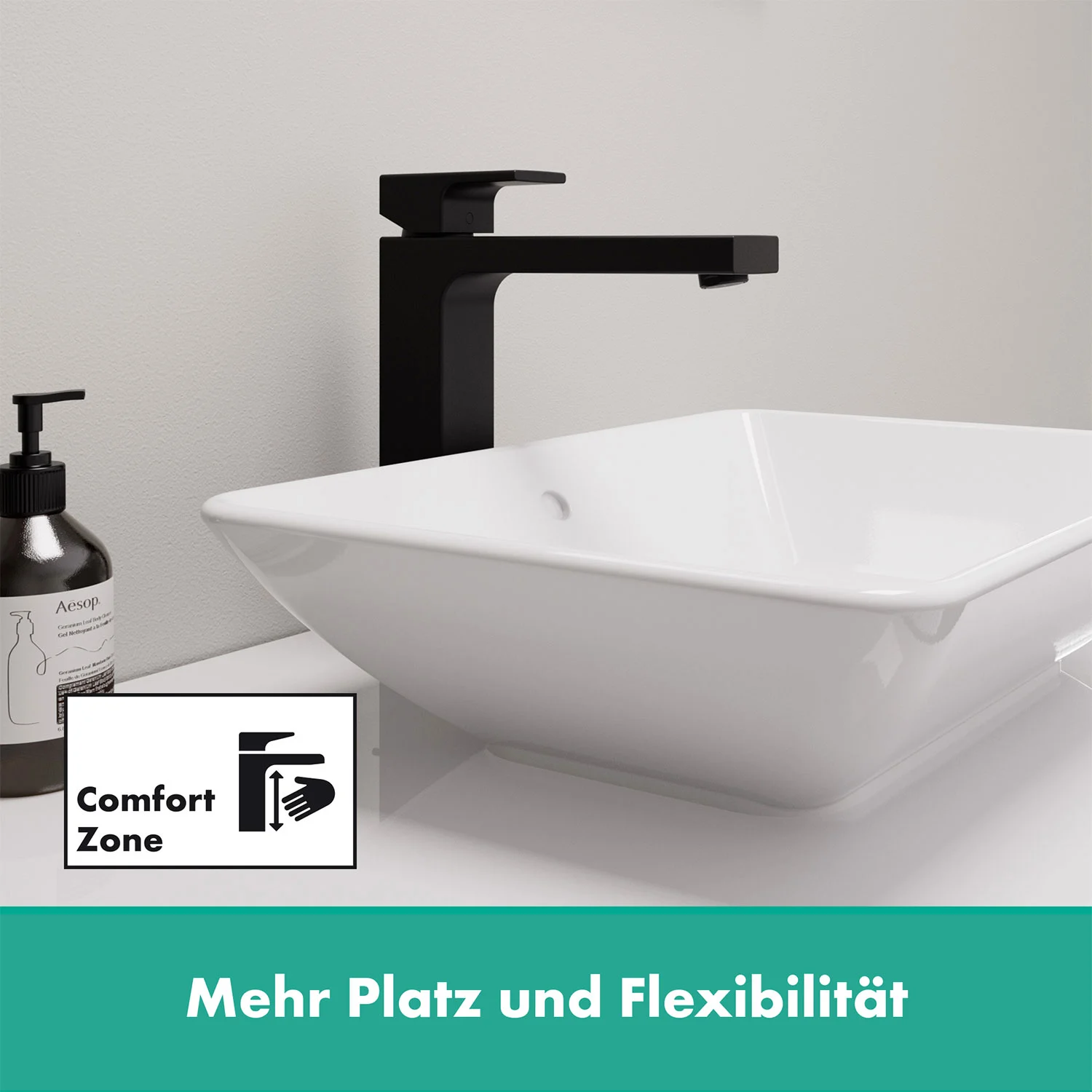 Czarna bateria z umywalką w zbliżeniu, hansgrohe