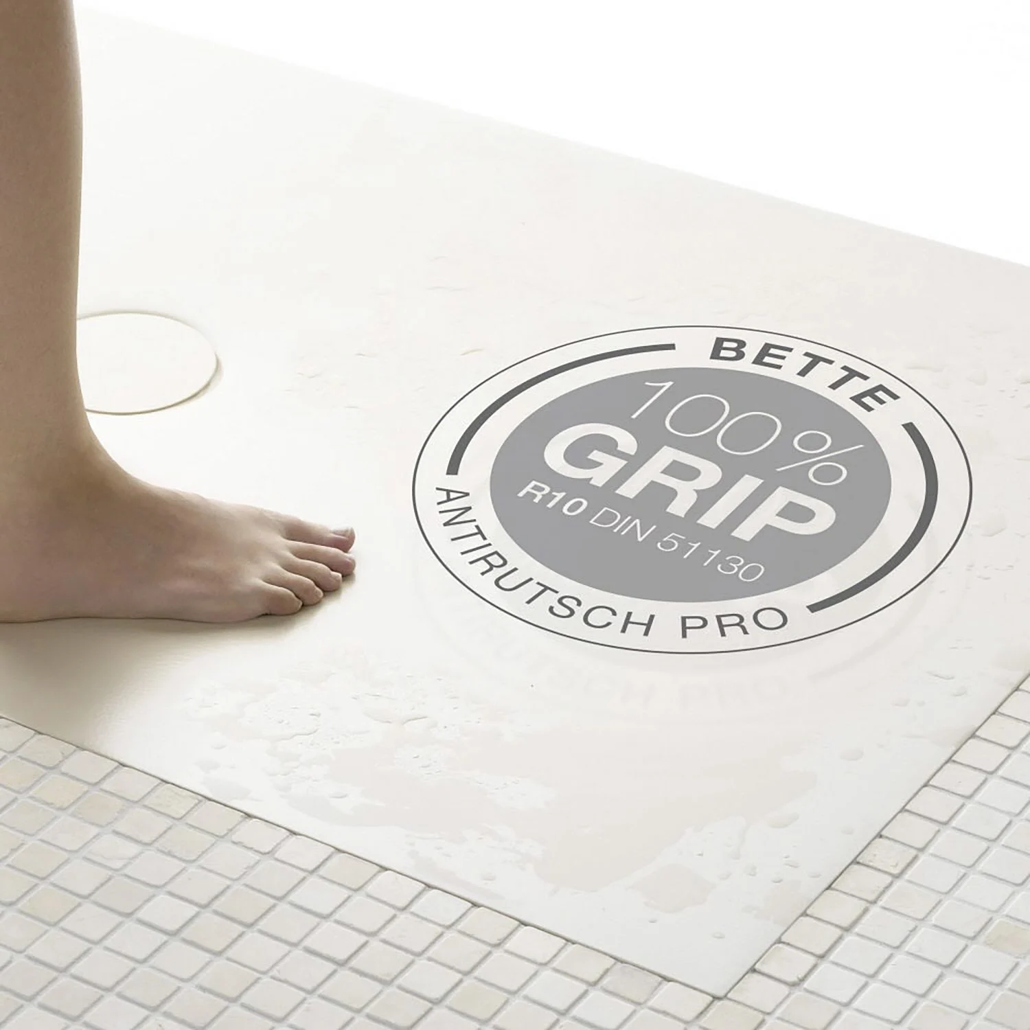 Zbliżenie powierzchni prysznicowej z powłoką antypoślizgową, Bette