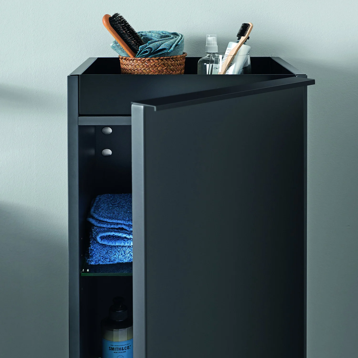 burgbad Fiumo Halbhoher Schrank 35 x 32 x 96 cm, 1 Tür, Anschlag rechts, mit Griff G0200, mit Einlegebox schwarz Bild 3
