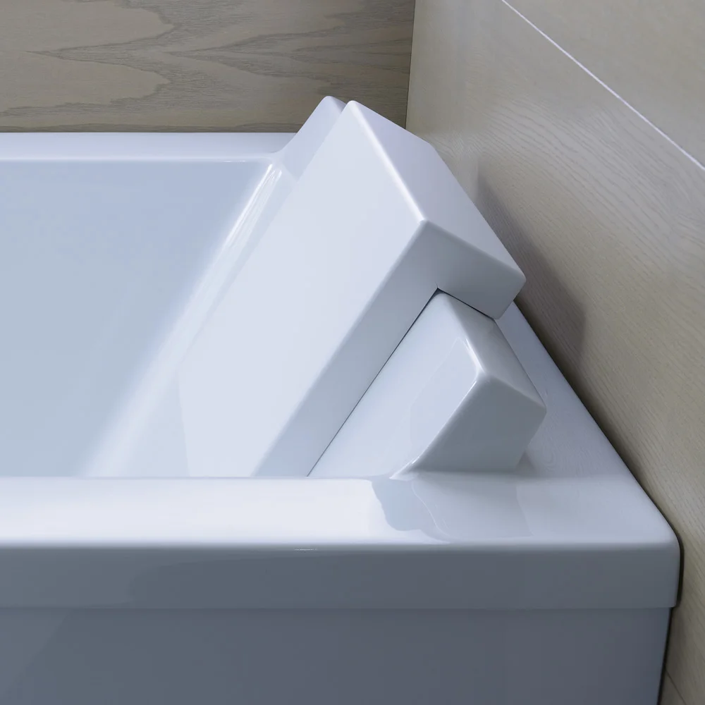 Zbliżenie białej wanny z poduszką, Duravit