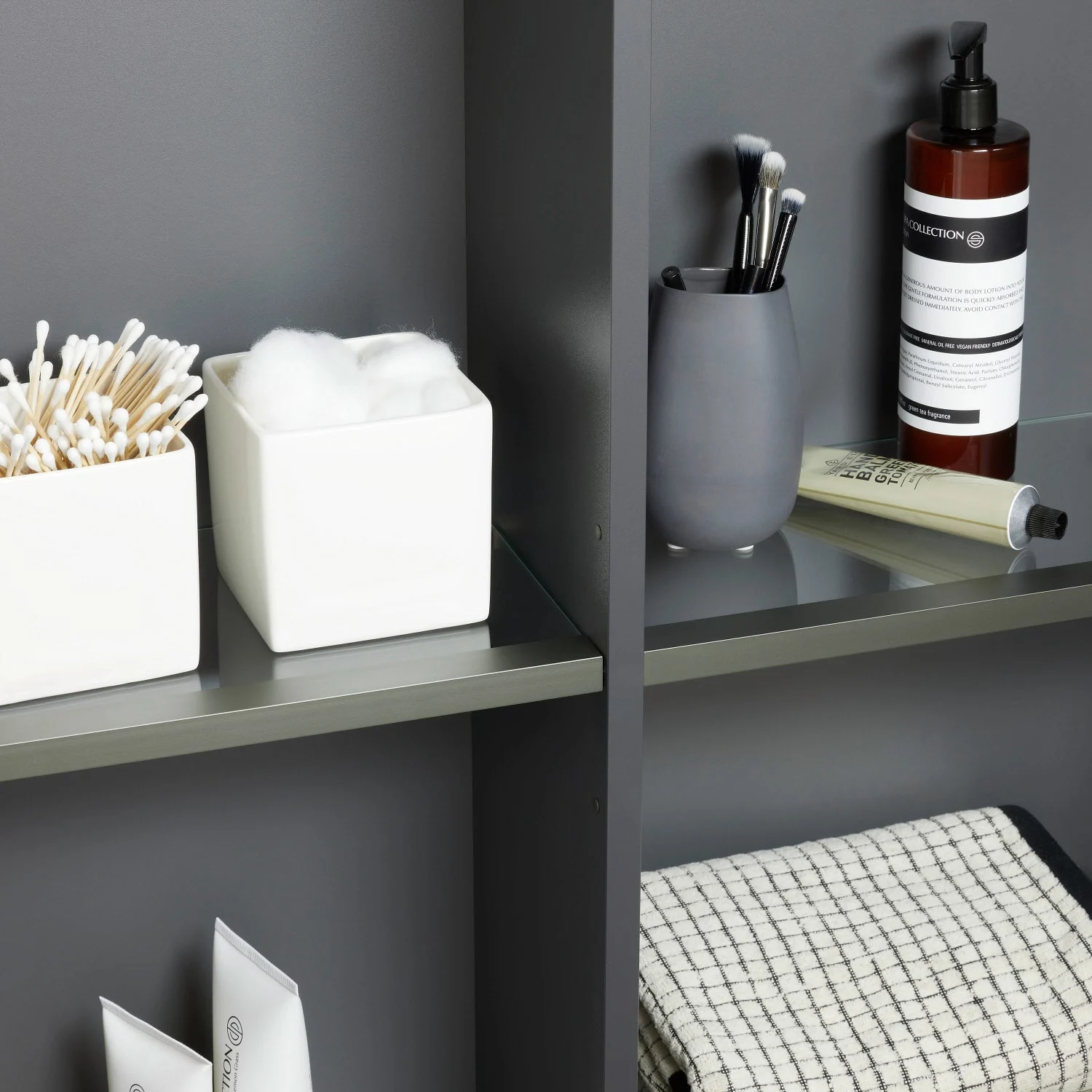 Duravit L-Cube Halbhochschrank 70 x 24,3 x 80 cm Bild 8