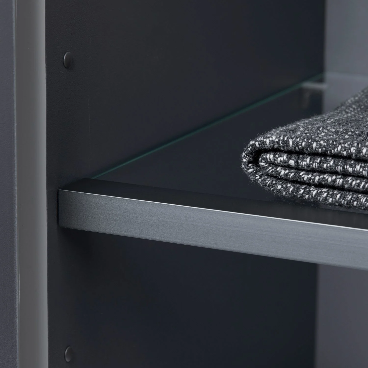 Duravit L-Cube Halbhochschrank 70 x 24,3 x 80 cm Bild 11