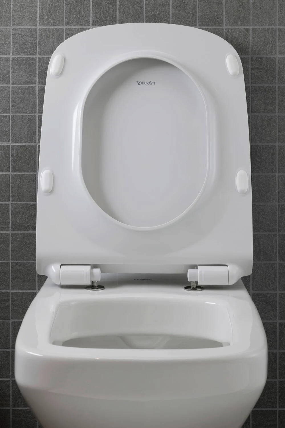 Deska sedesowa zamontowana na toalecie zbliżenie, Duravit