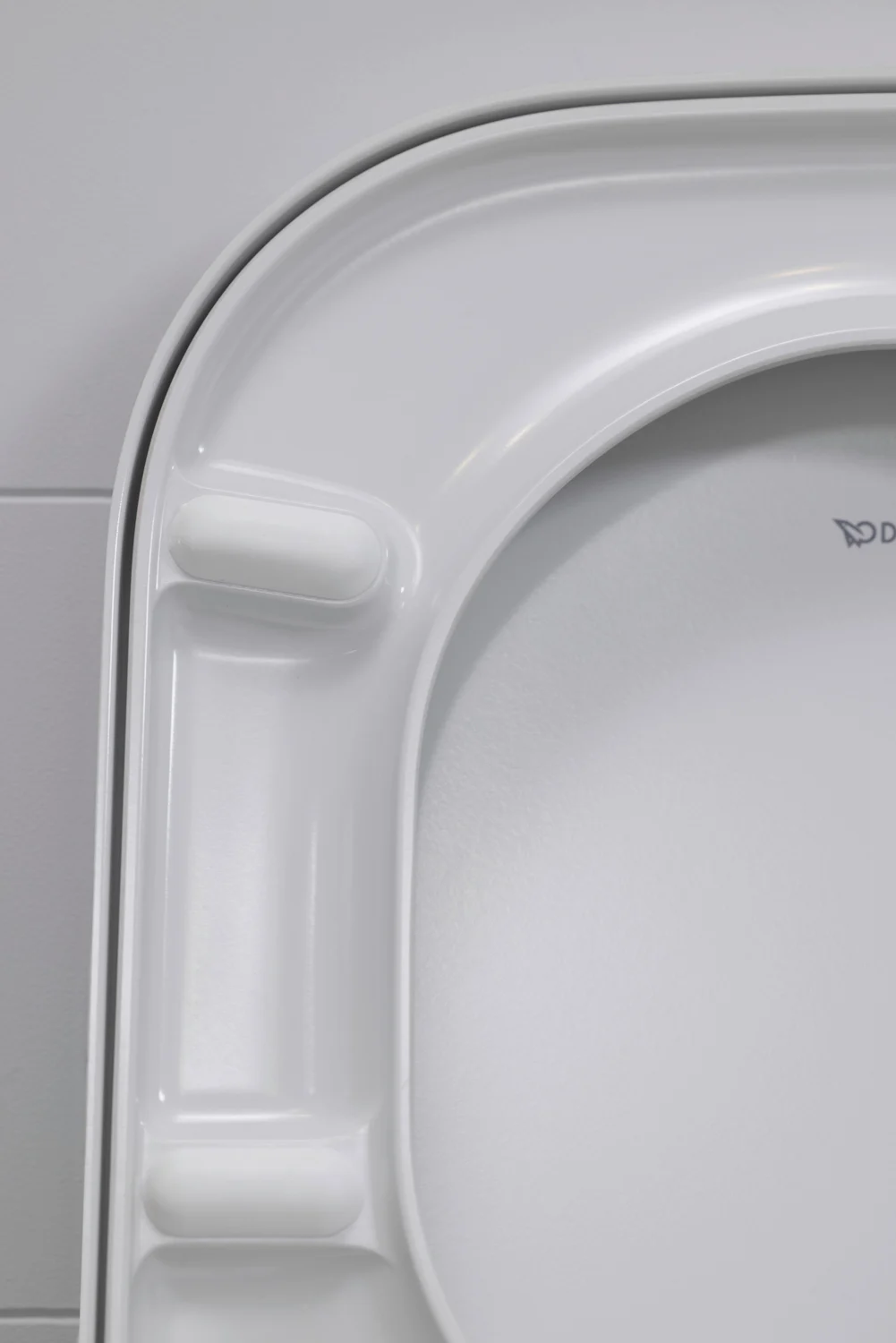 Widok szczegółowy białej deski sedesowej, Duravit