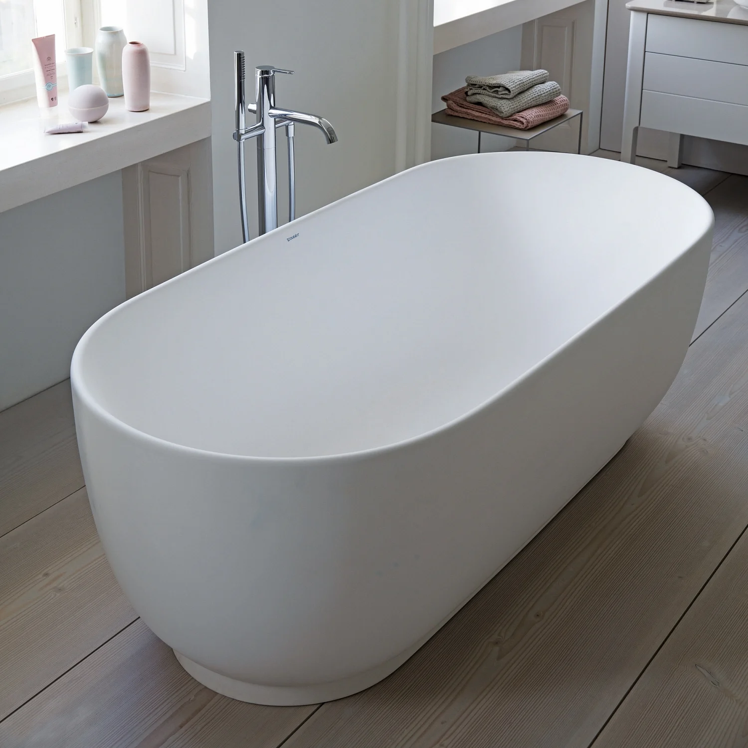 Wolnostojąca wanna w nowoczesnej łazience, Duravit