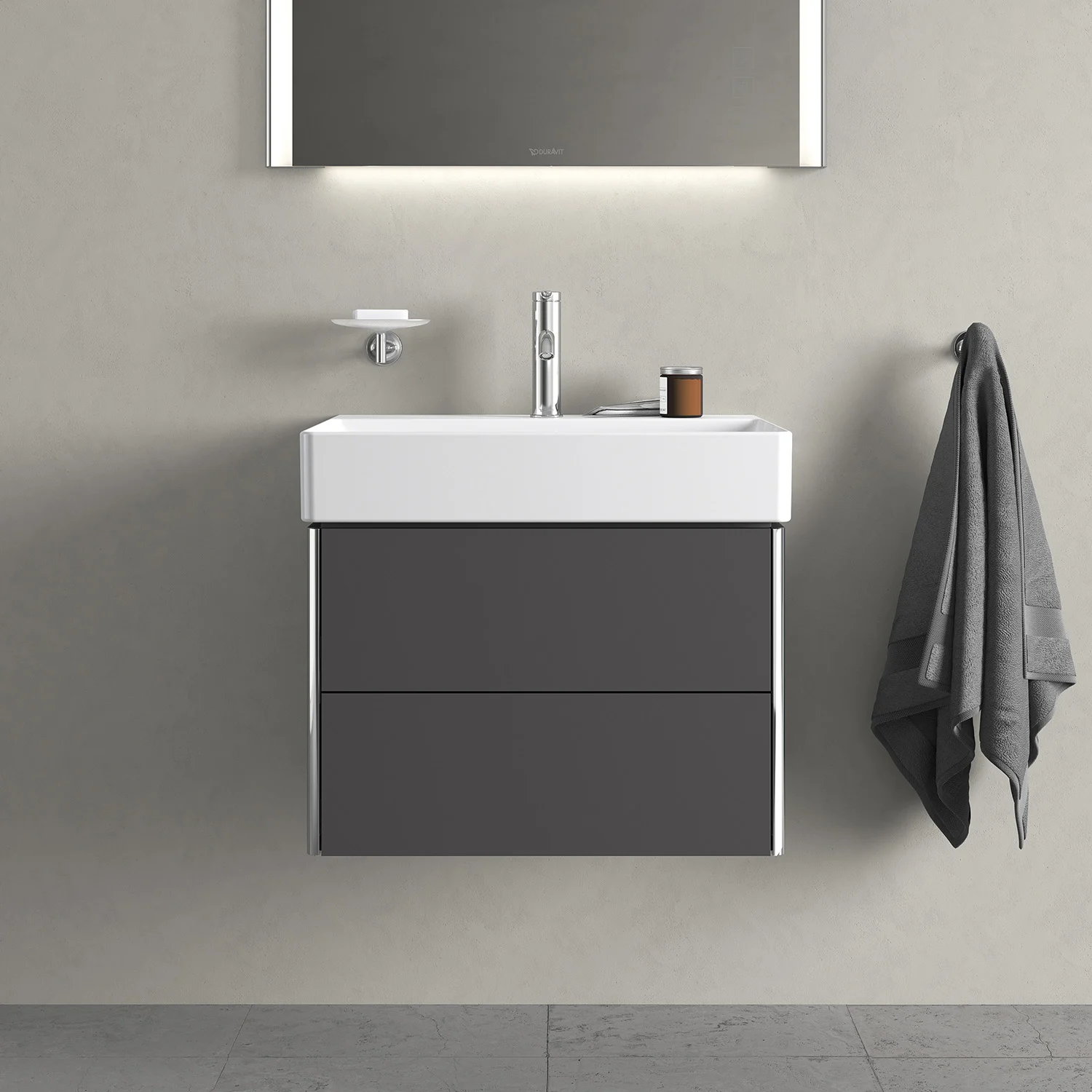 Umywalka ścienna z ciemną szafką w łazience, Duravit
