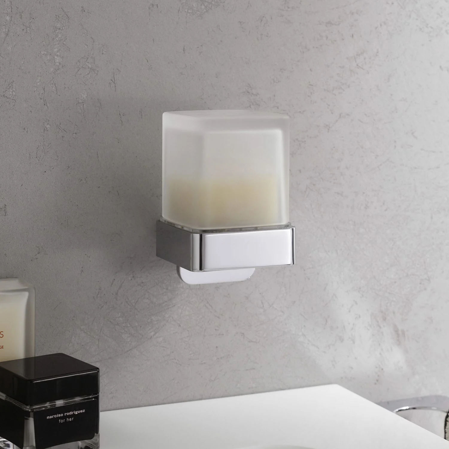 Emco Loft Flüssigseifenspender mit Stülpbecher aus satiniertem Kristallglas