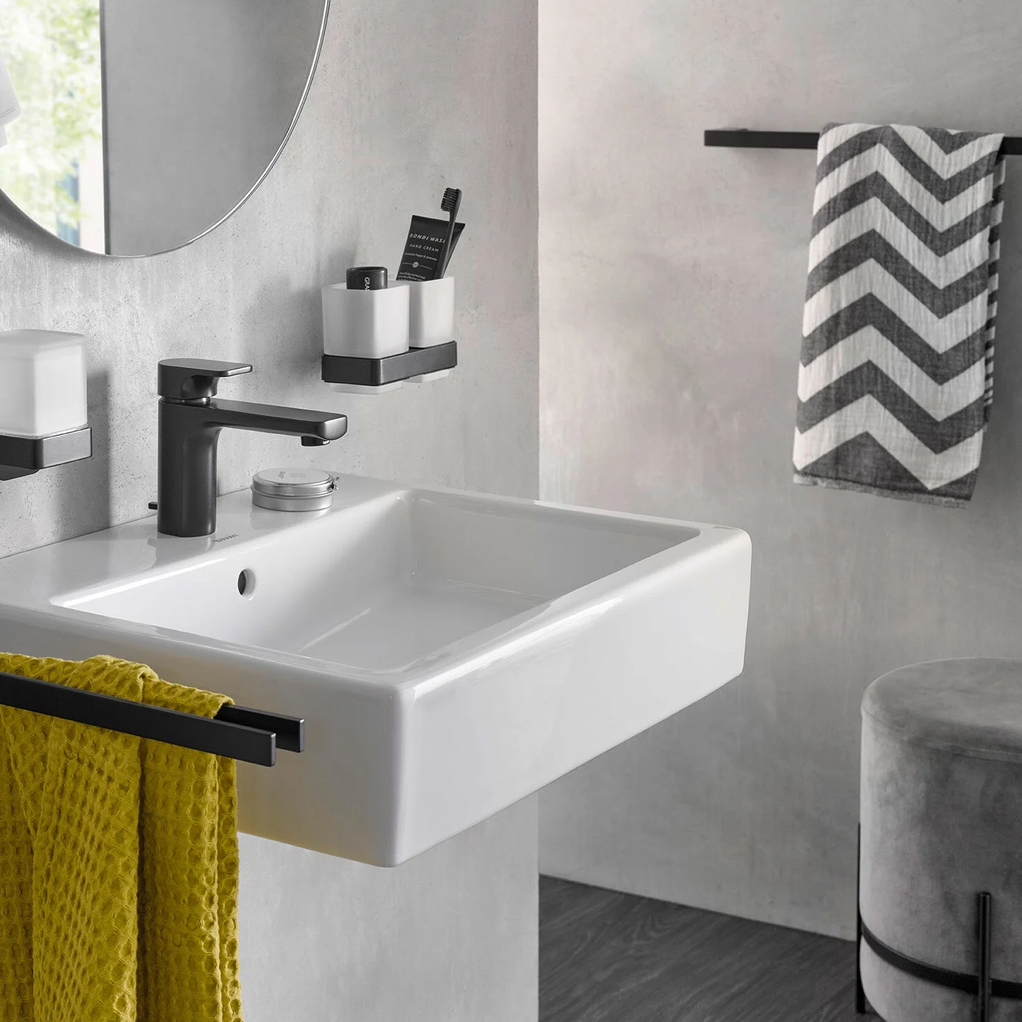 Emco Loft black Badetuchhalter 64,2 cm Bild 2